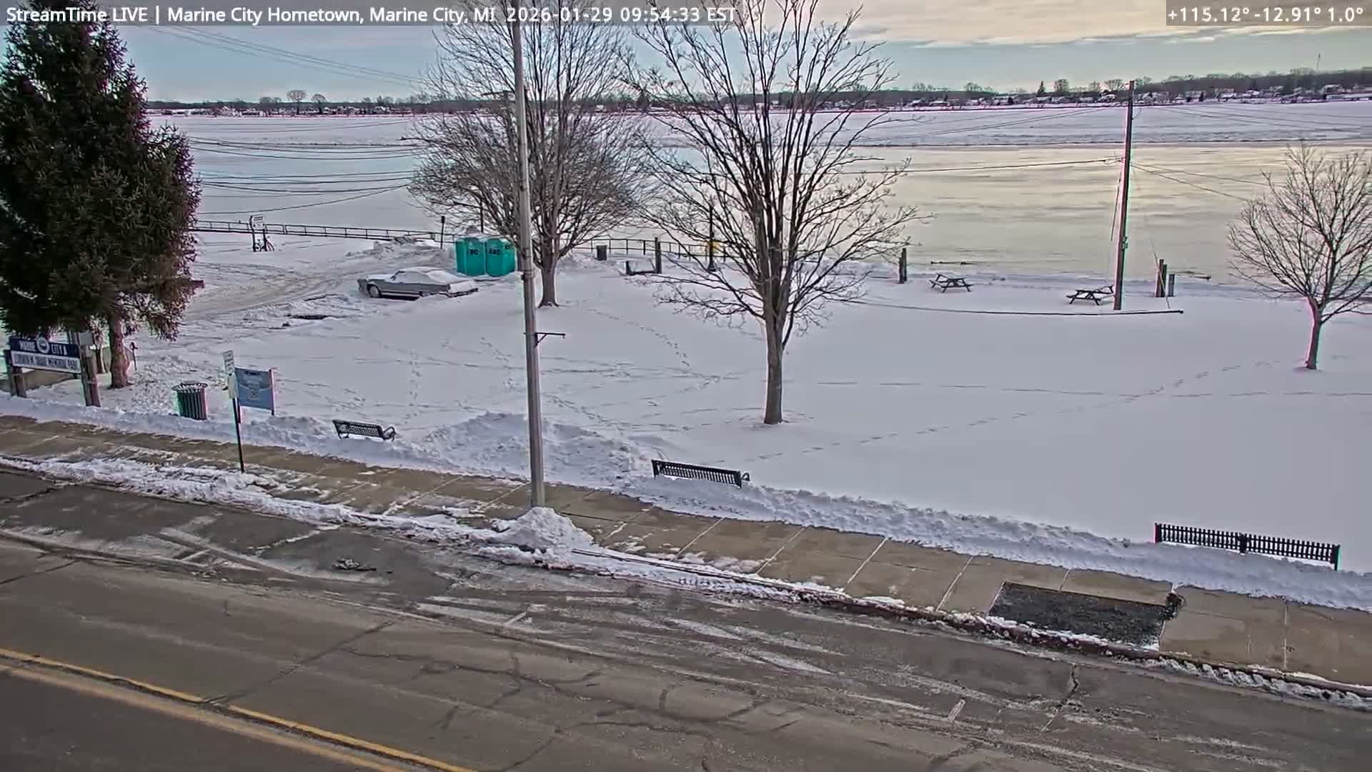 USA - Canada Border, Marine City Village & St Clair River Live Cam - Marine City, St. Clair, Michigan, USA