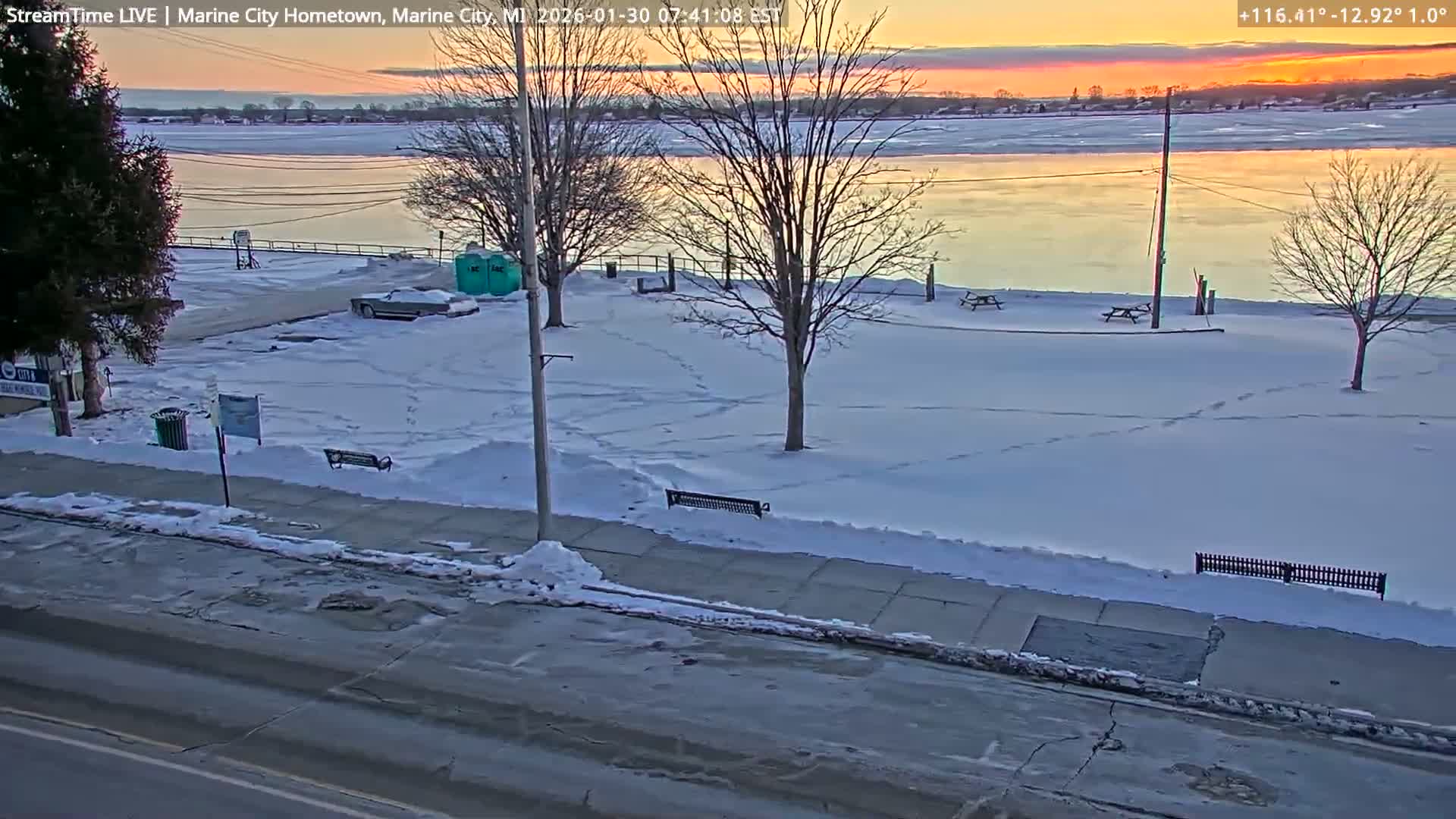 USA - Canada Border, Marine City Village & St Clair River Live Cam - Marine City, St. Clair, Michigan, USA
