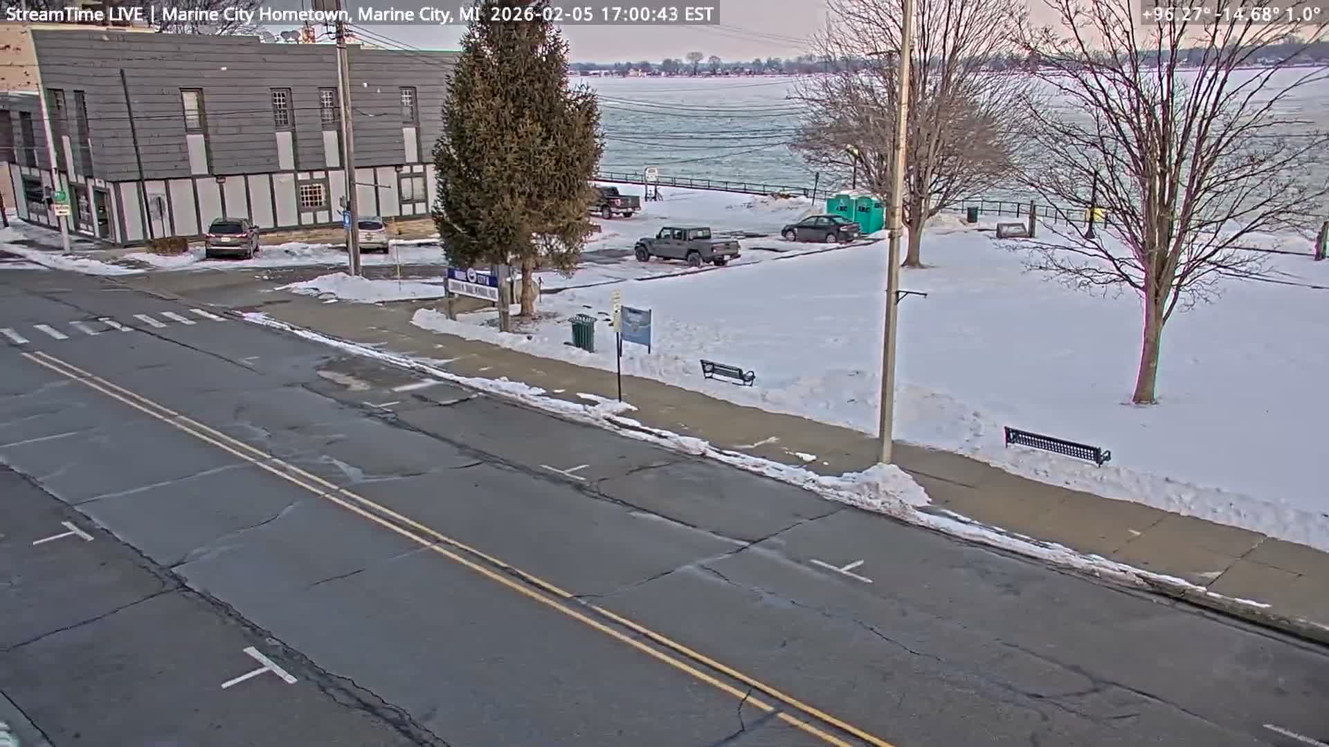 USA - Canada Border, Marine City Village & St Clair River Live Cam - Marine City, St. Clair, Michigan, USA