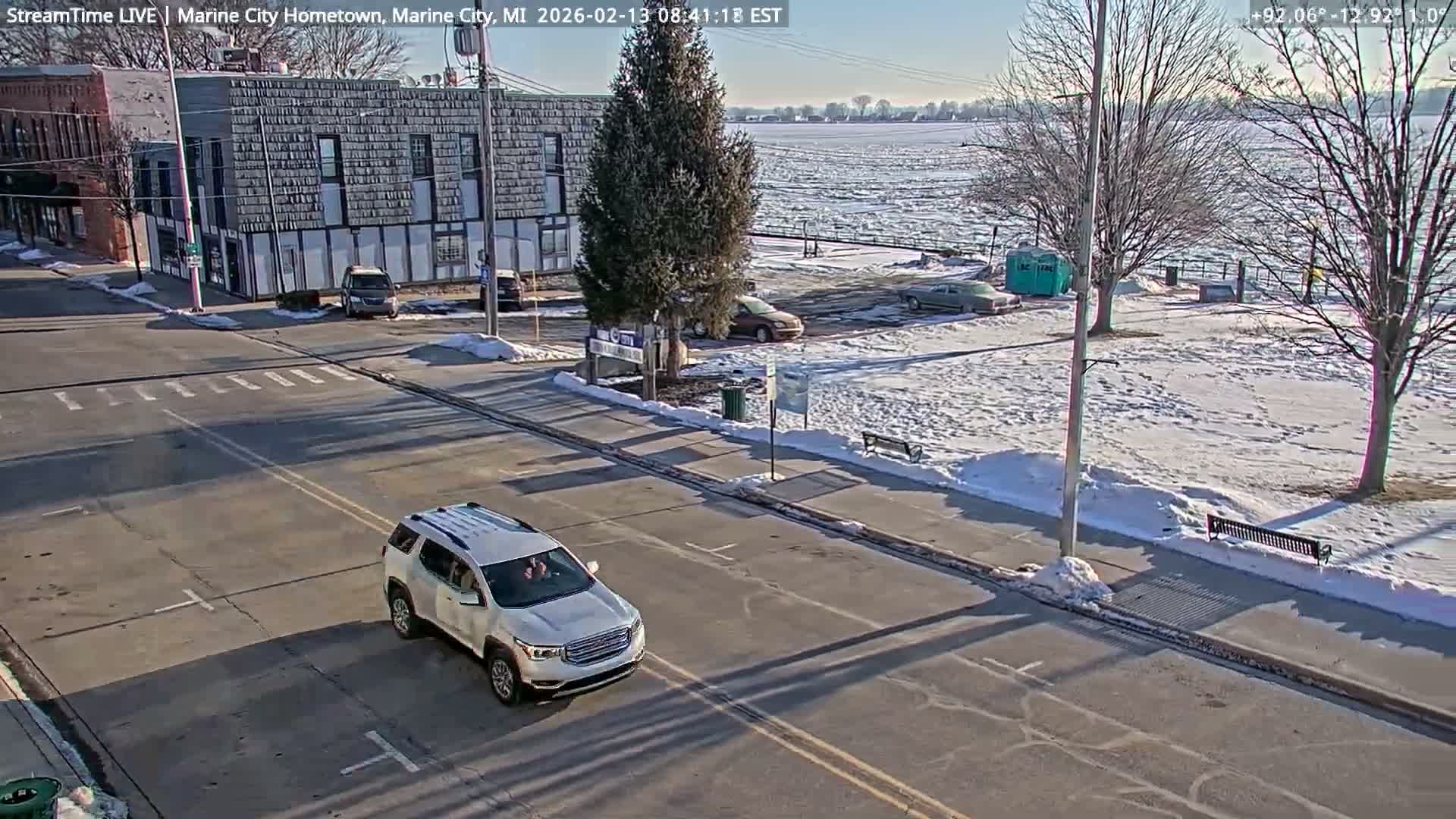 USA - Canada Border, Marine City Village & St Clair River Live Cam - Marine City, St. Clair, Michigan, USA