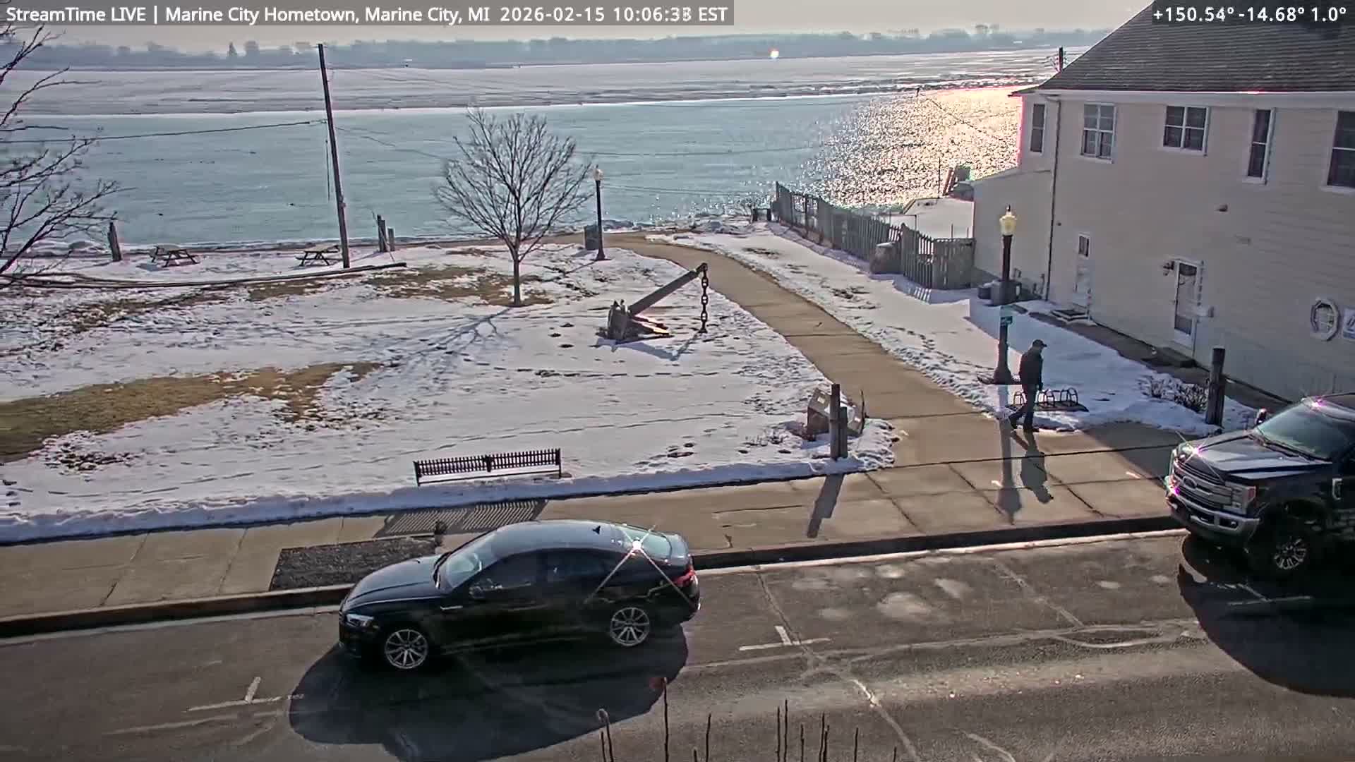 USA - Canada Border, Marine City Village & St Clair River Live Cam - Marine City, St. Clair, Michigan, USA