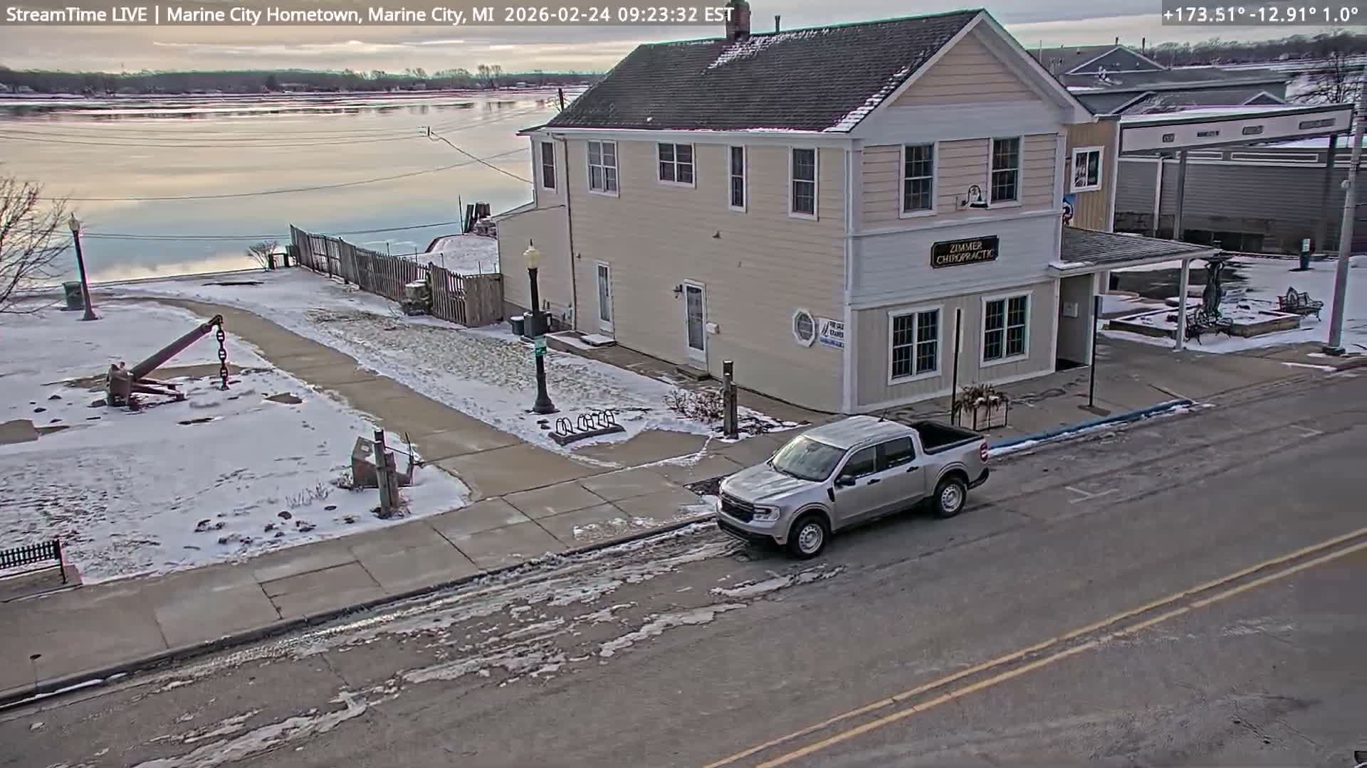 USA - Canada Border, Marine City Village & St Clair River Live Cam - Marine City, St. Clair, Michigan, USA