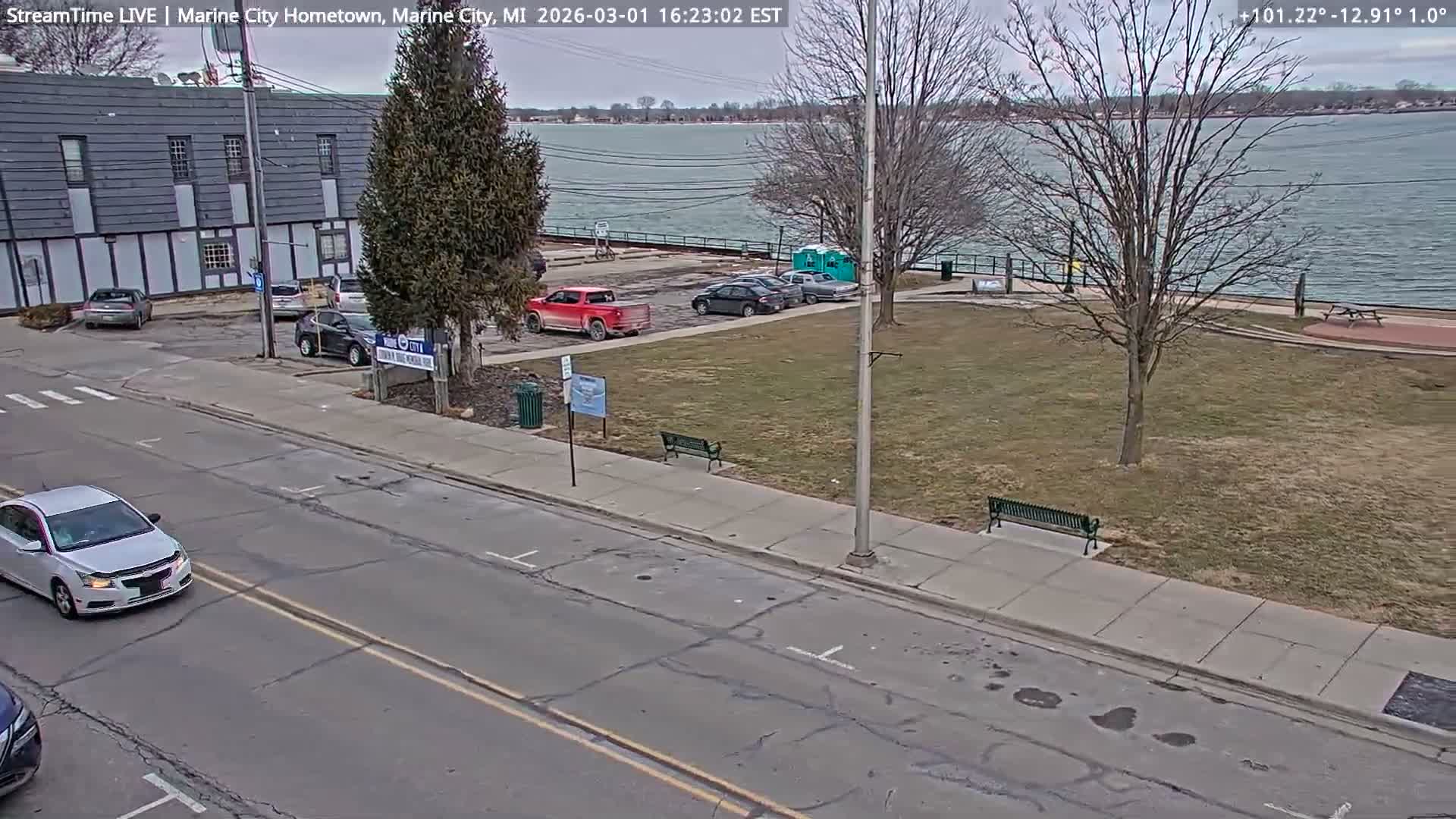 USA - Canada Border, Marine City Village & St Clair River Live Cam - Marine City, St. Clair, Michigan, USA