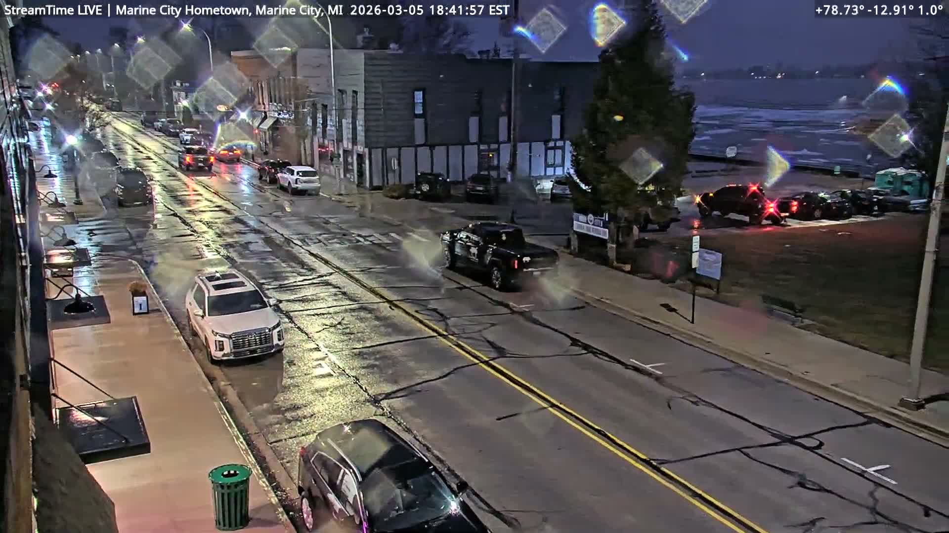 USA - Canada Border, Marine City Village & St Clair River Live Cam - Marine City, St. Clair, Michigan, USA