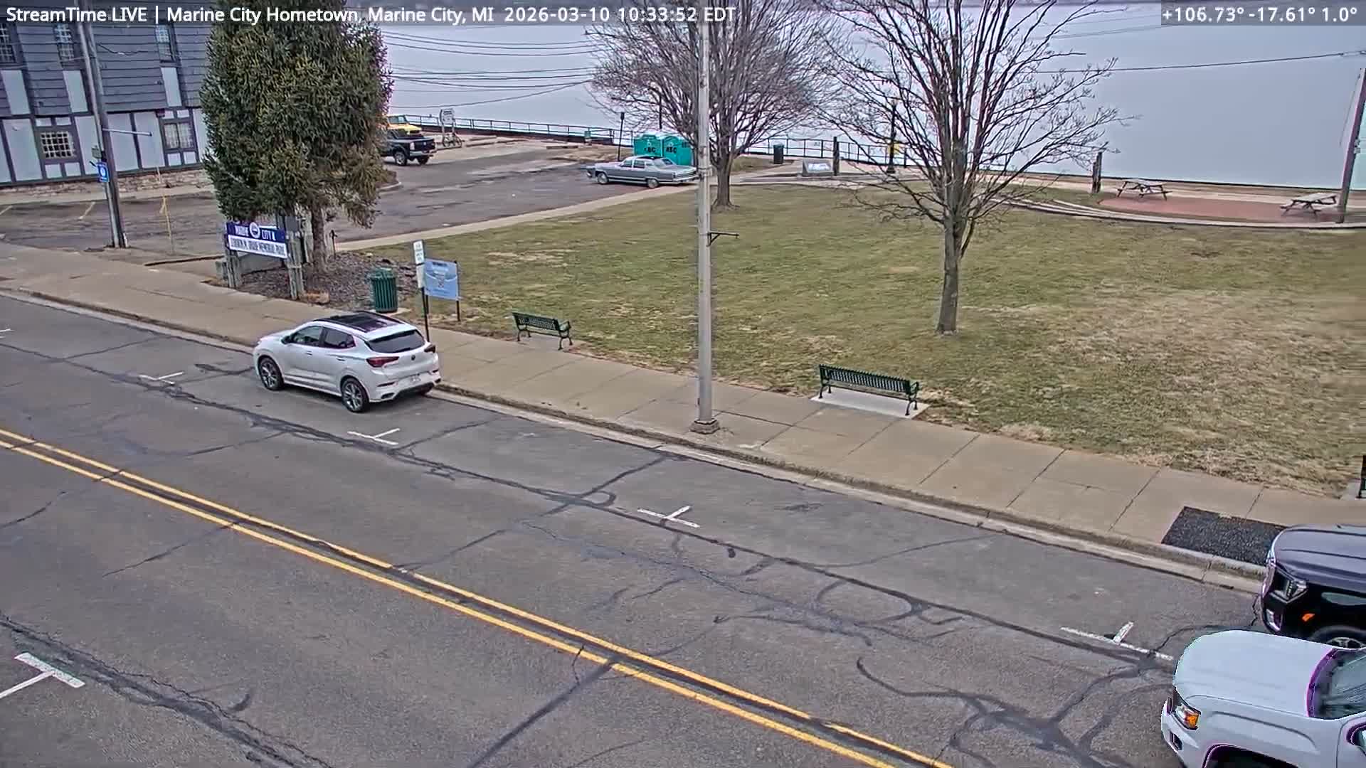 USA - Canada Border, Marine City Village & St Clair River Live Cam - Marine City, St. Clair, Michigan, USA