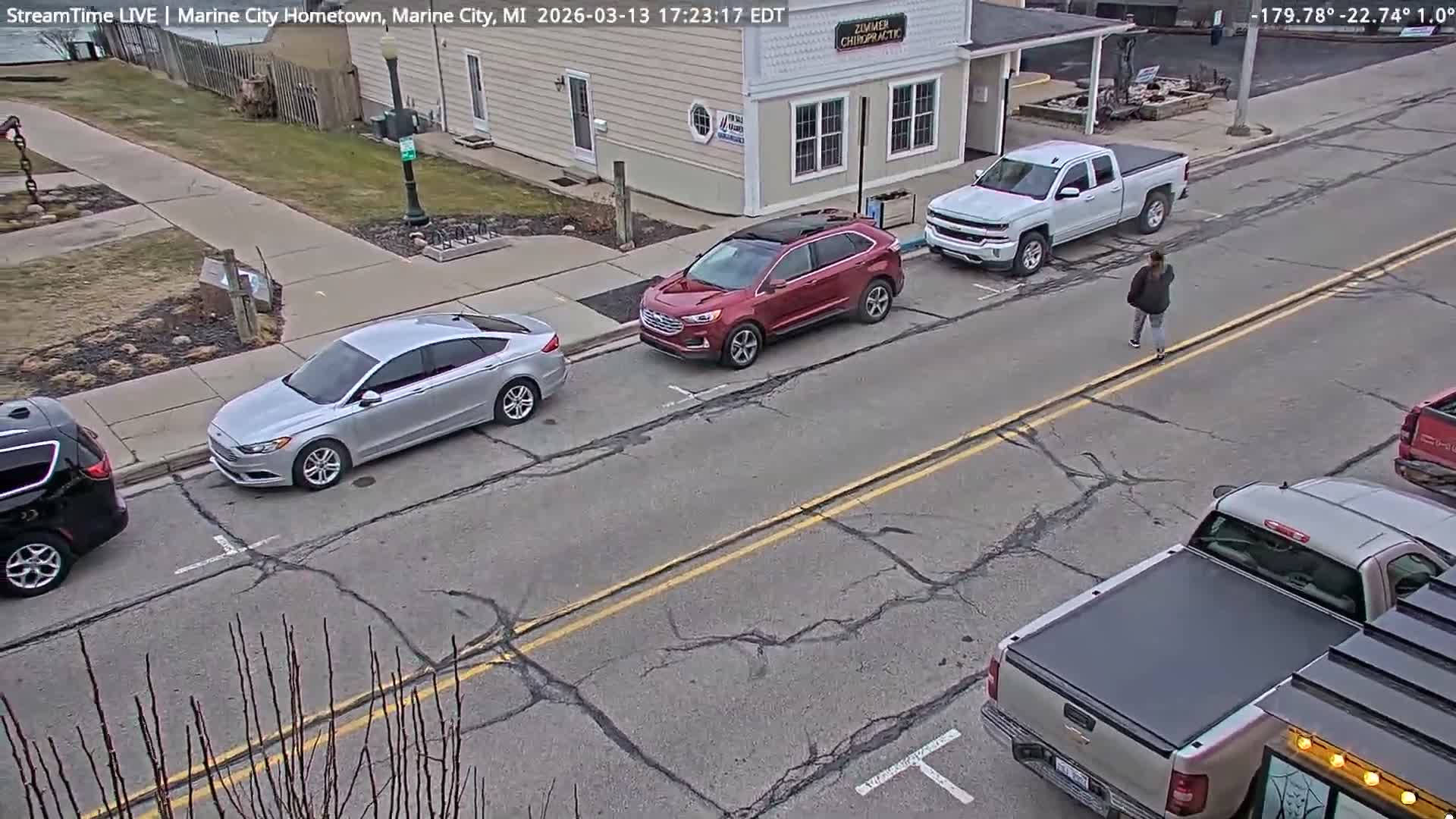 USA - Canada Border, Marine City Village & St Clair River Live Cam - Marine City, St. Clair, Michigan, USA