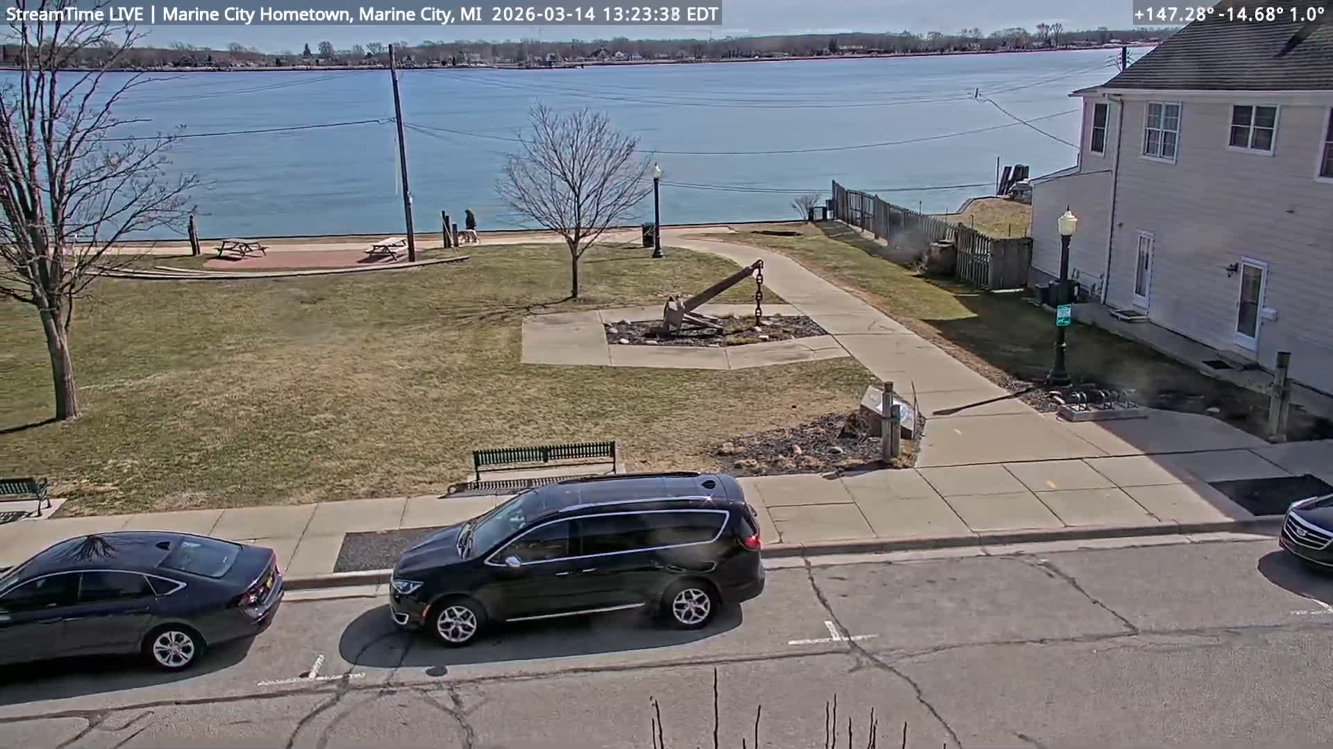 USA - Canada Border, Marine City Village & St Clair River Live Cam - Marine City, St. Clair, Michigan, USA