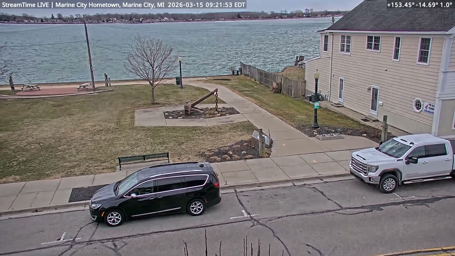 USA - Canada Border, Marine City Village & St Clair River Live Cam - Marine City, St. Clair, Michigan, USA