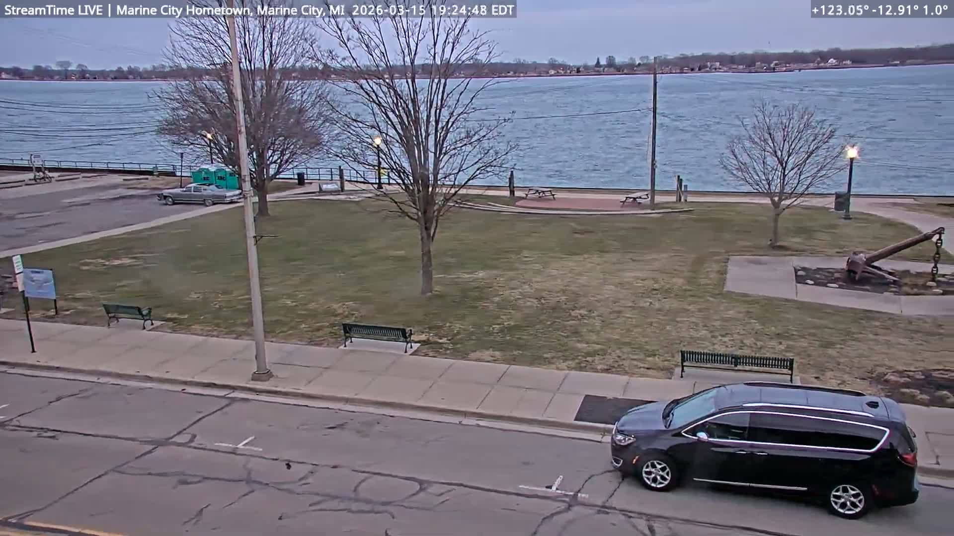 USA - Canada Border, Marine City Village & St Clair River Live Cam - Marine City, St. Clair, Michigan, USA