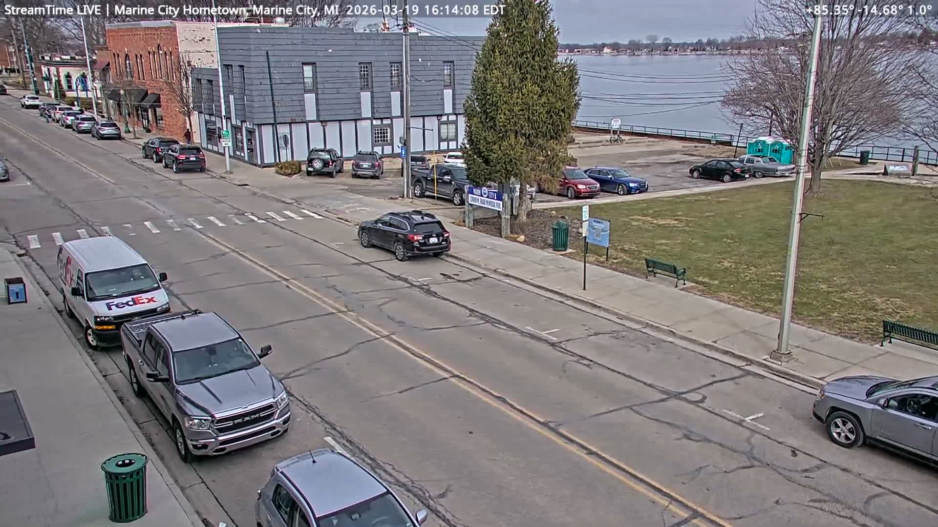 USA - Canada Border, Marine City Village & St Clair River Live Cam - Marine City, St. Clair, Michigan, USA