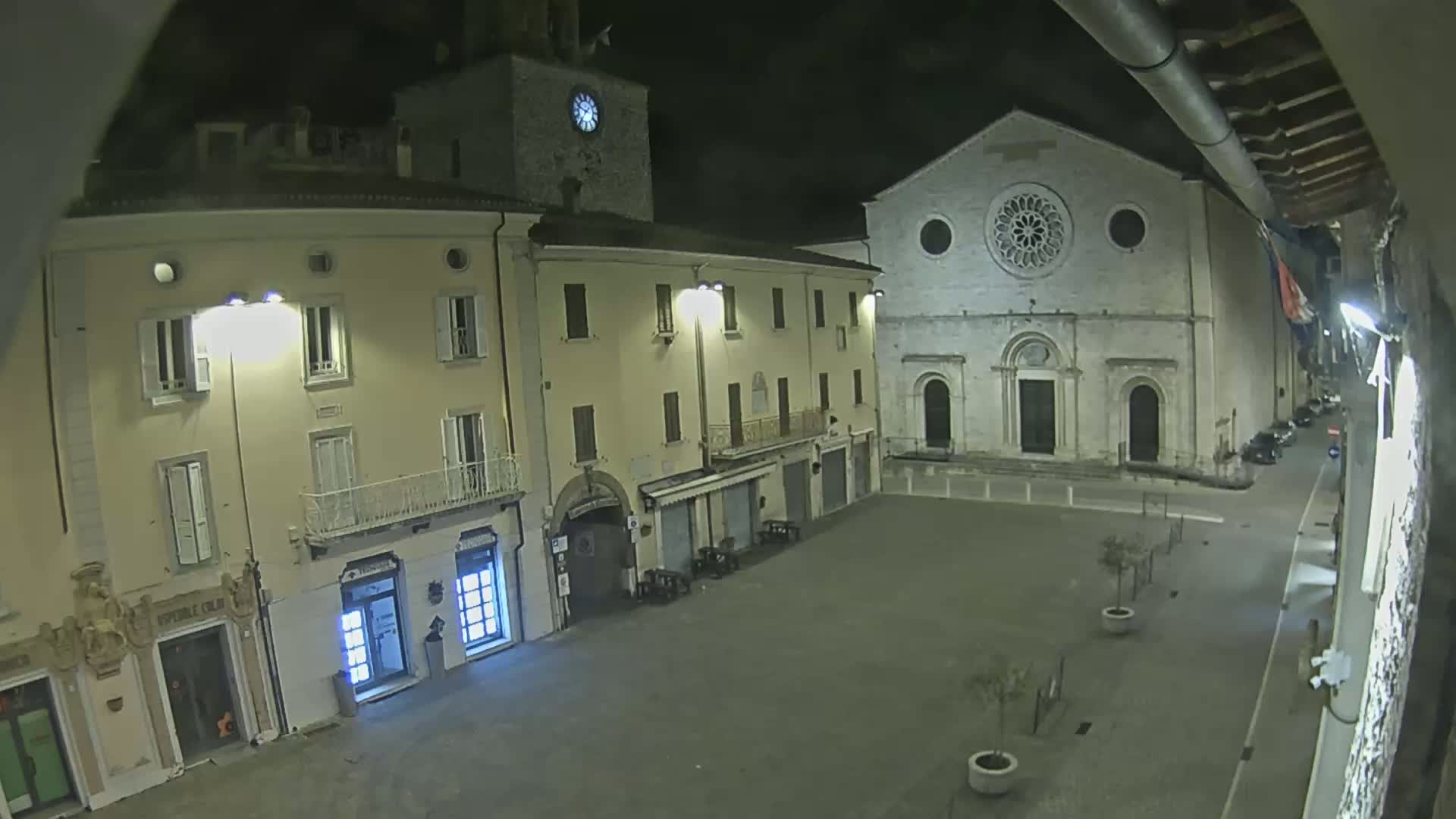 Gualdo Tadino Piazza Martiri della Libertà Square Live Cam - Perugia, Umbria, Italy