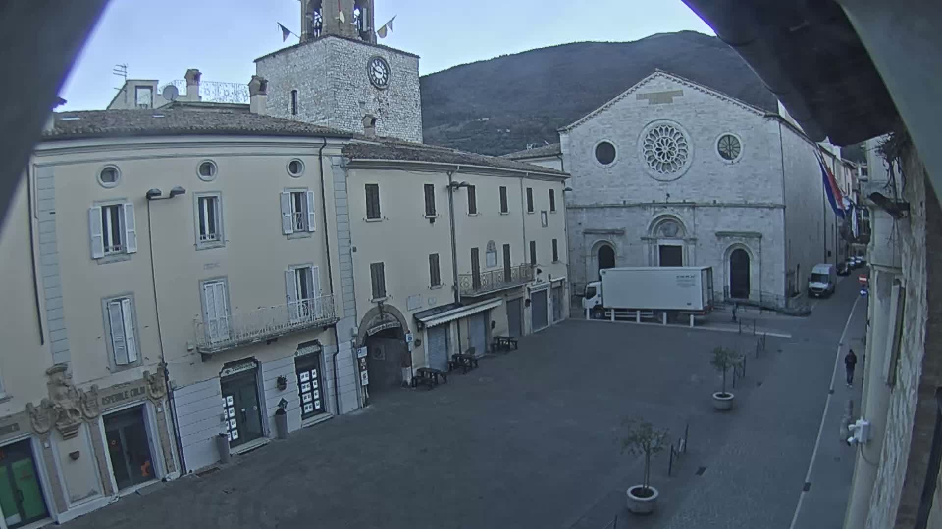 Gualdo Tadino Piazza Martiri della Libertà Square Live Cam - Perugia, Umbria, Italy
