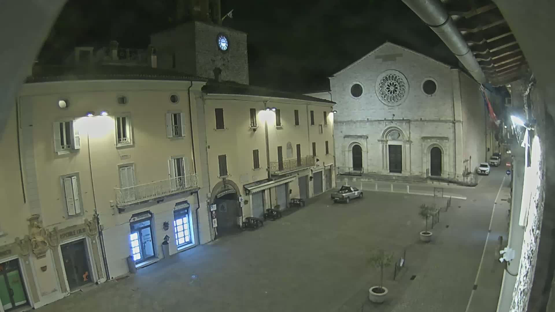 Gualdo Tadino Piazza Martiri della Libertà Square Live Cam - Perugia, Umbria, Italy