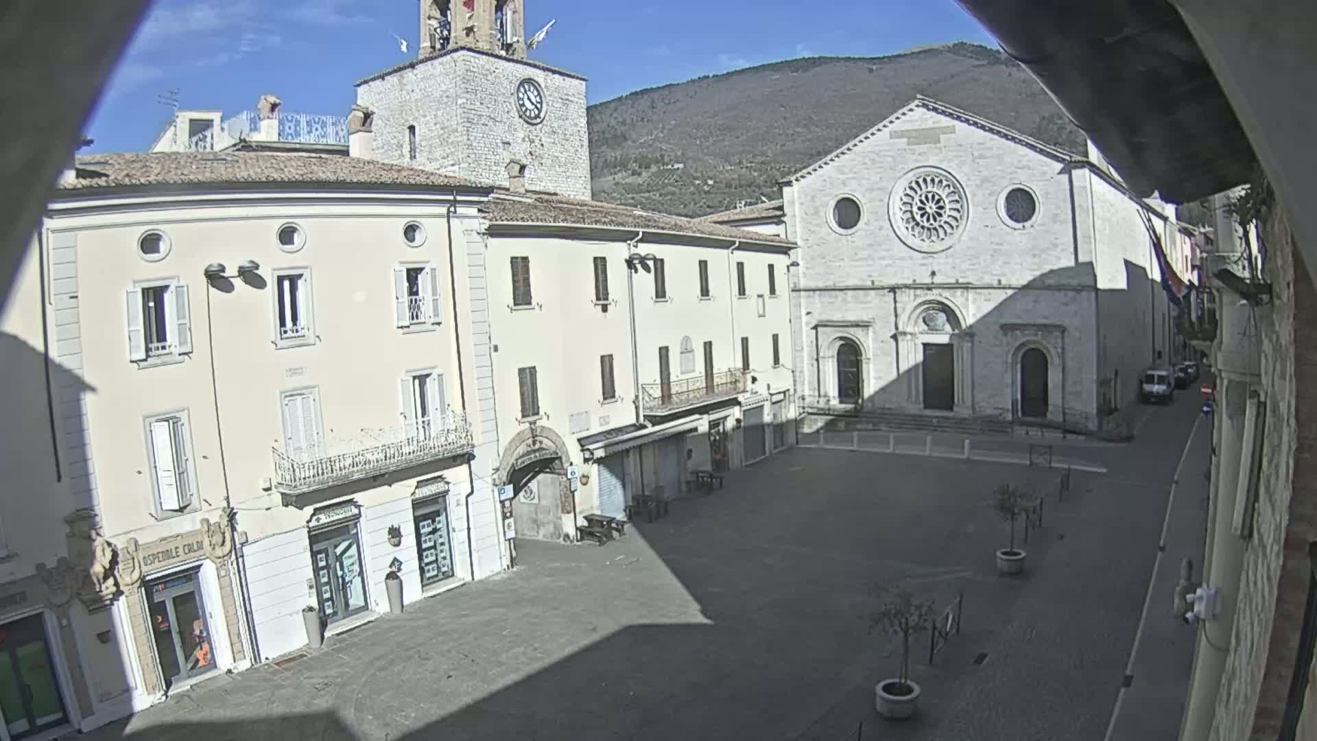 Gualdo Tadino Piazza Martiri della Libertà Square Live Cam - Perugia, Umbria, Italy