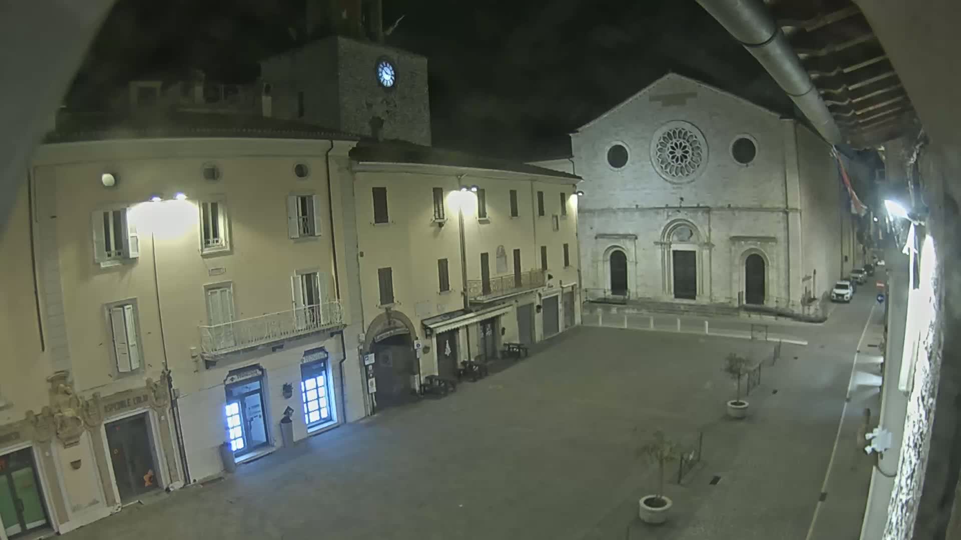 Gualdo Tadino Piazza Martiri della Libertà Square Live Cam - Perugia, Umbria, Italy