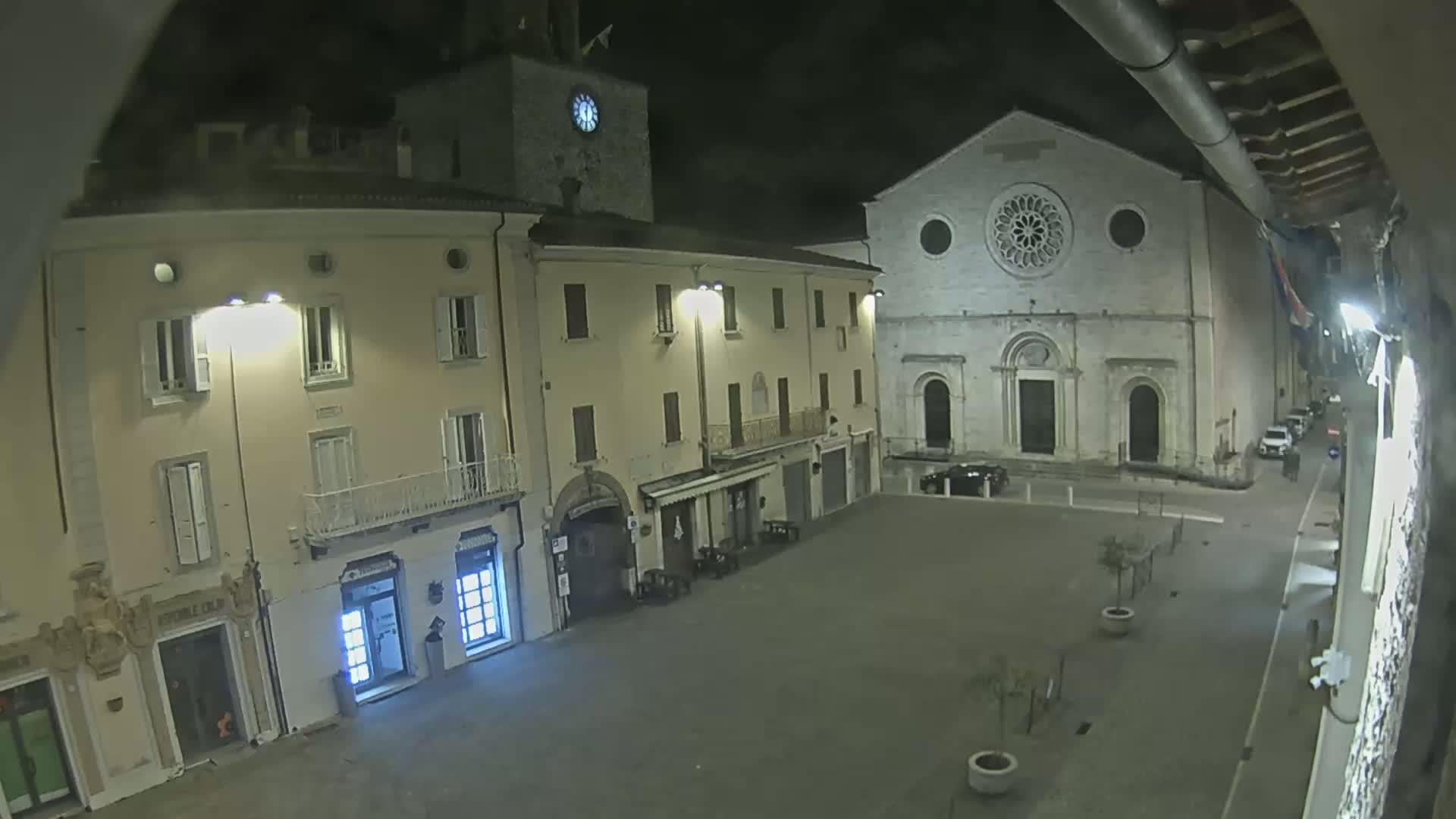 Gualdo Tadino Piazza Martiri della Libertà Square Live Cam - Perugia, Umbria, Italy