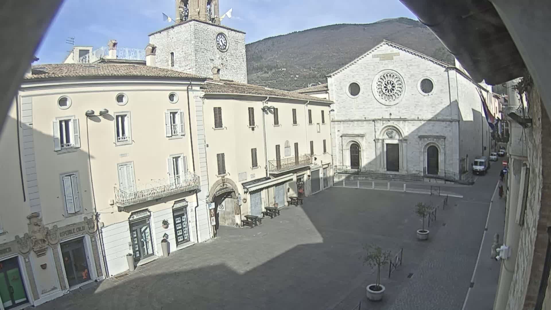 Gualdo Tadino Piazza Martiri della Libertà Square Live Cam - Perugia, Umbria, Italy