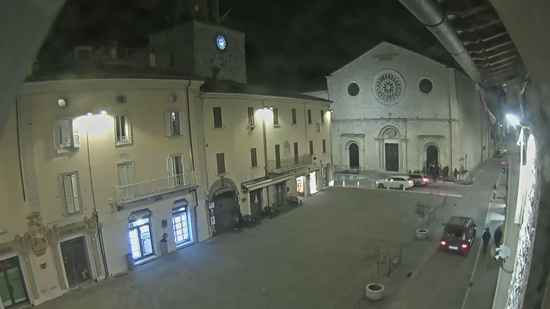 Gualdo Tadino Piazza Martiri della Libertà Square Live Cam - Perugia, Umbria, Italy