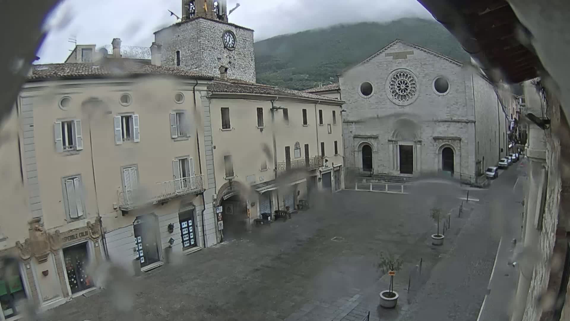Gualdo Tadino Piazza Martiri della Libertà Square Live Cam - Perugia, Umbria, Italy