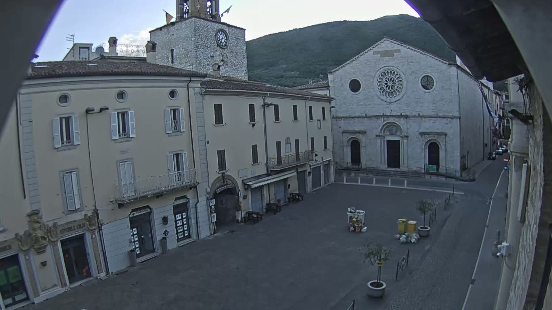 Gualdo Tadino Piazza Martiri della Libertà Square Live Cam - Perugia, Umbria, Italy