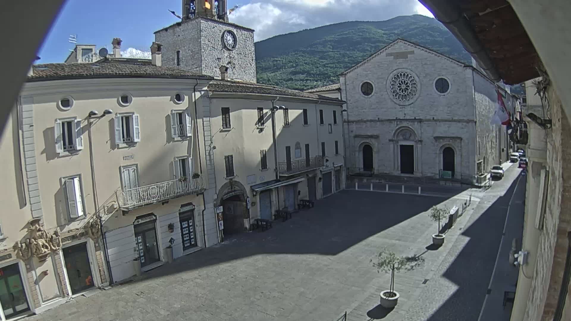 Gualdo Tadino Piazza Martiri della Libertà Square Live Cam - Perugia, Umbria, Italy