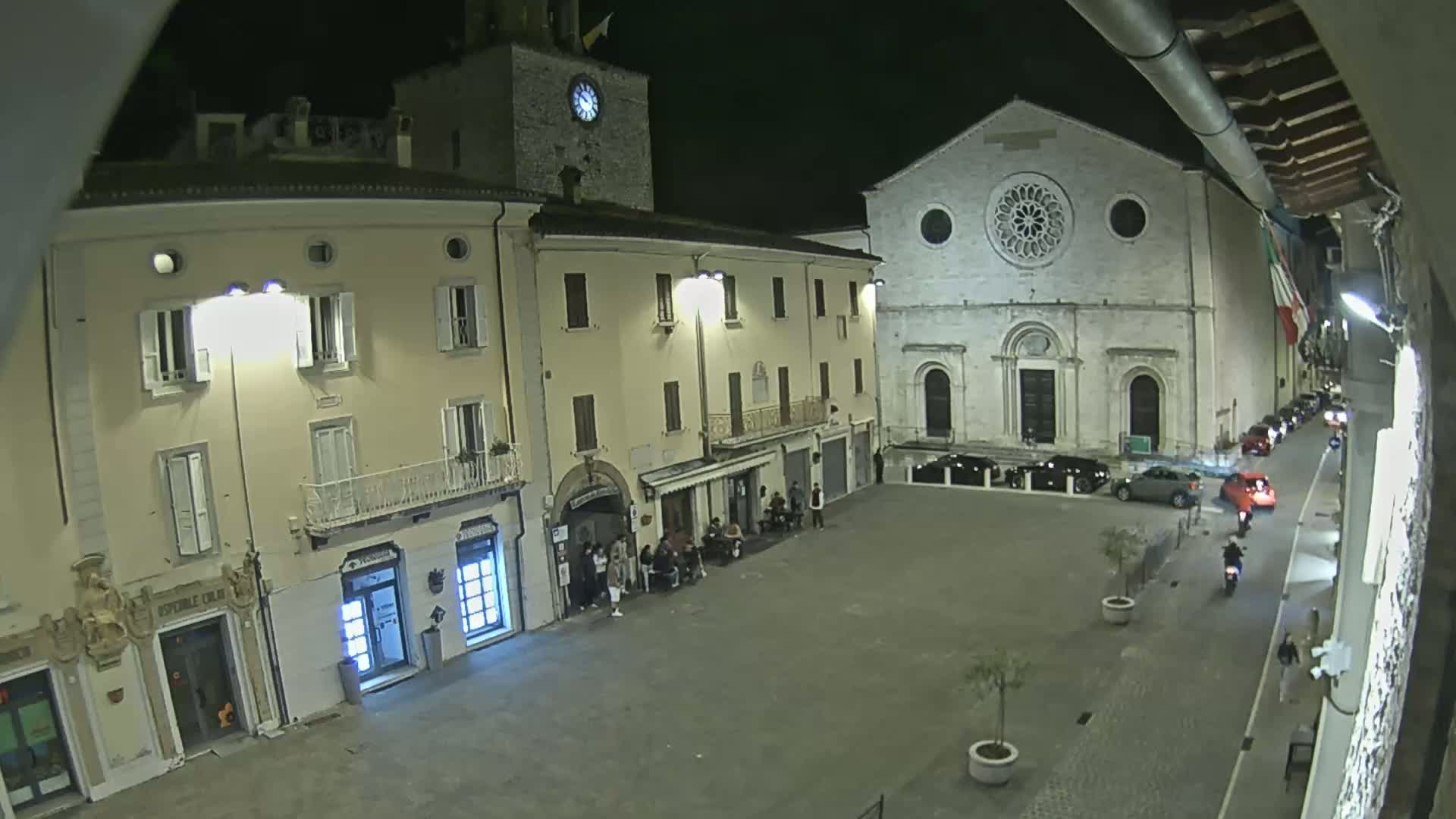 Gualdo Tadino Piazza Martiri della Libertà Square Live Cam - Perugia, Umbria, Italy
