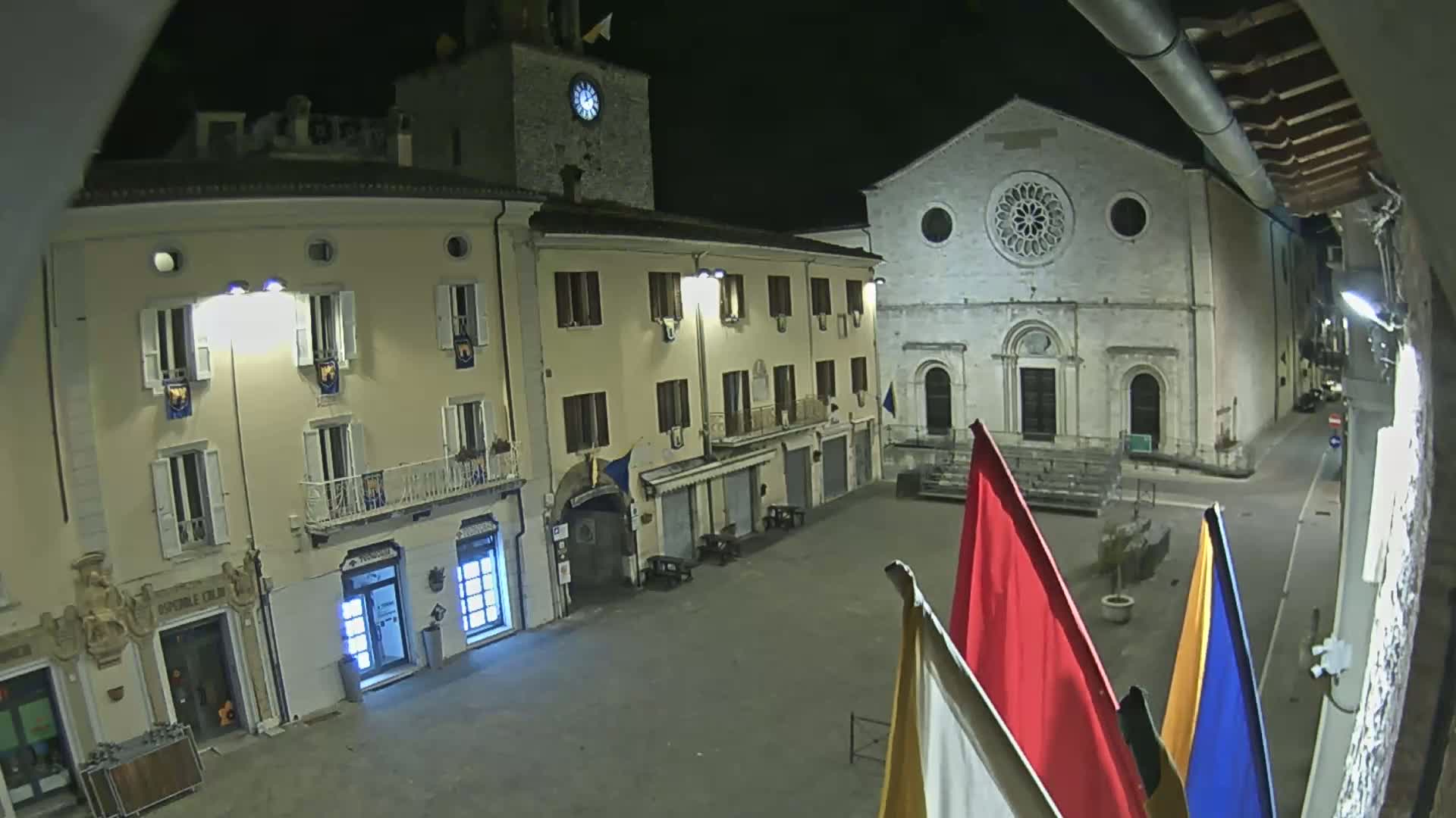 Gualdo Tadino Piazza Martiri della Libertà Square Live Cam - Perugia, Umbria, Italy