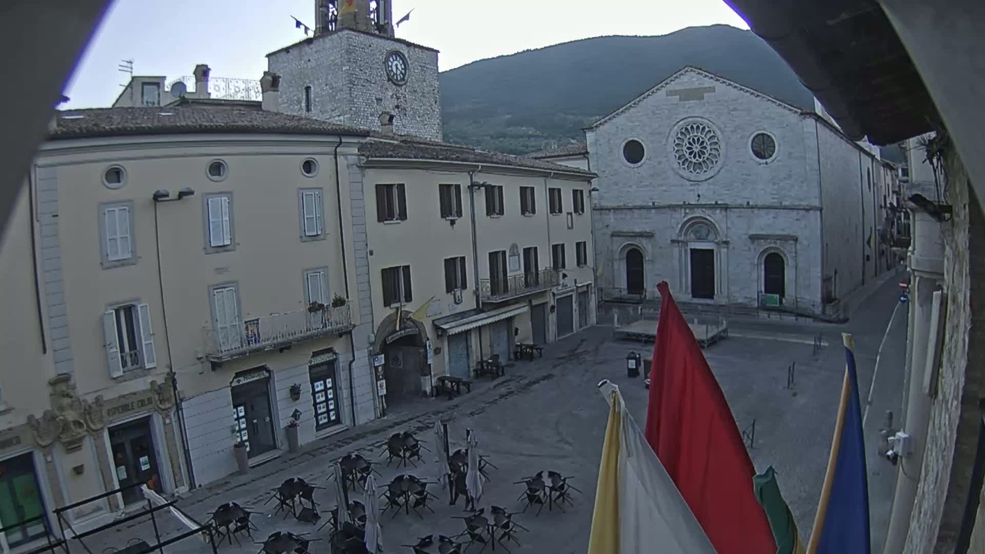 Gualdo Tadino Piazza Martiri della Libertà Square Live Cam - Perugia, Umbria, Italy