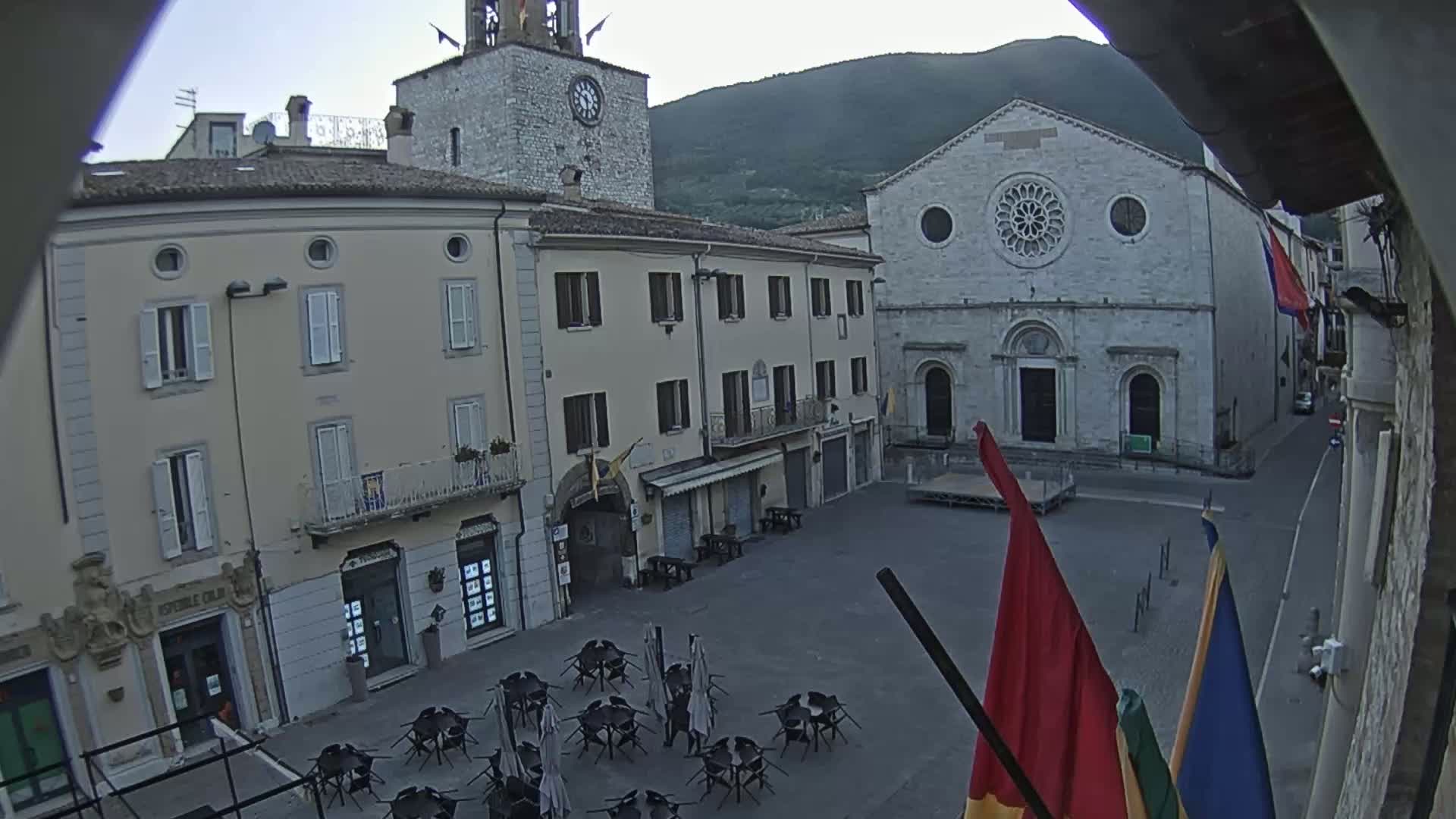 Gualdo Tadino Piazza Martiri della Libertà Square Live Cam - Perugia, Umbria, Italy