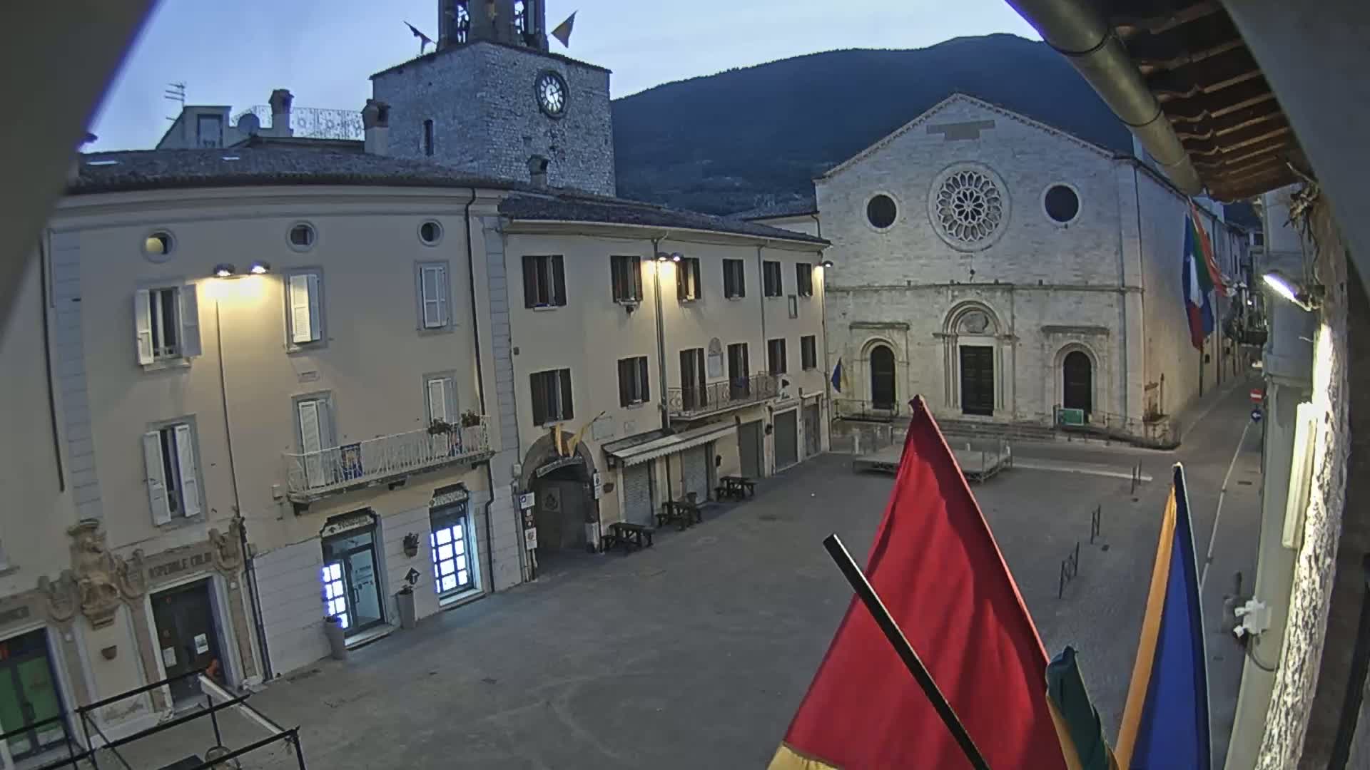 Gualdo Tadino Piazza Martiri della Libertà Square Live Cam - Perugia, Umbria, Italy