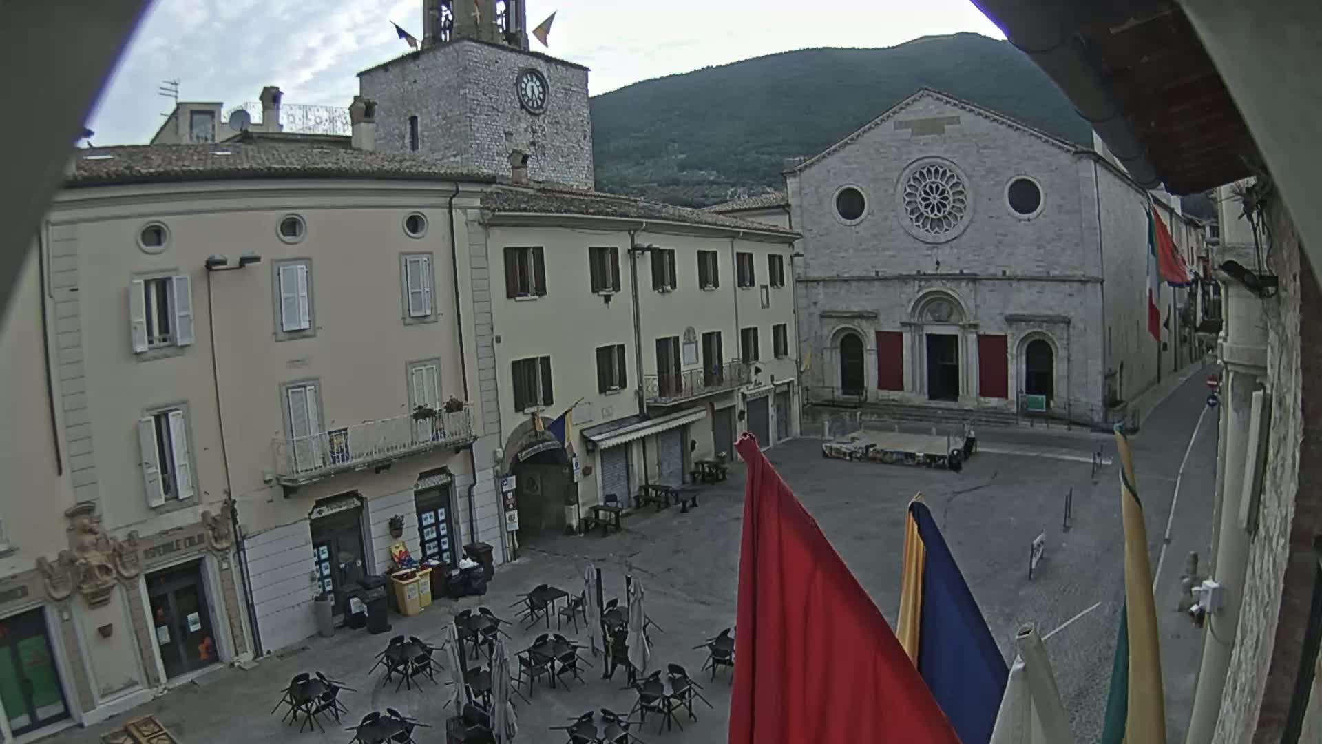 Gualdo Tadino Piazza Martiri della Libertà Square Live Cam - Perugia, Umbria, Italy