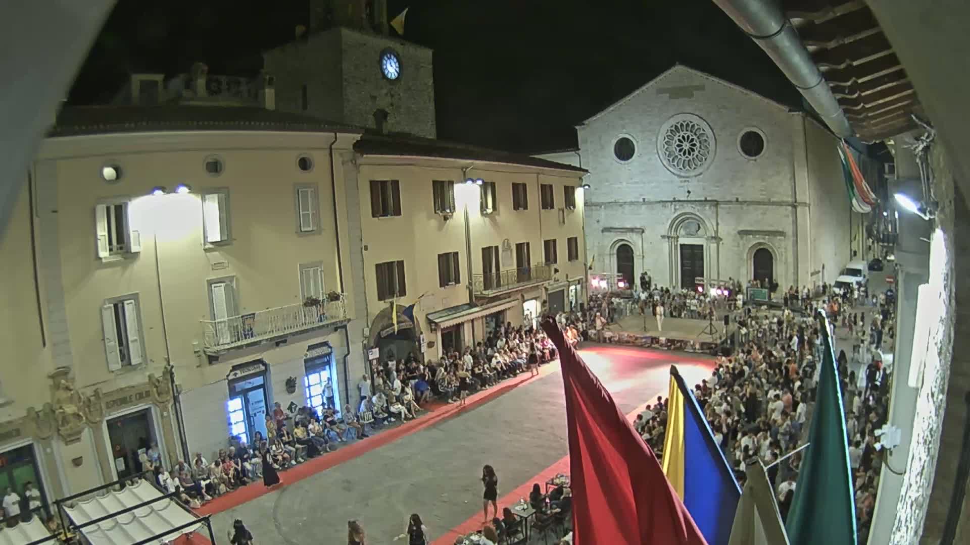 Gualdo Tadino Piazza Martiri della Libertà Square Live Cam - Perugia, Umbria, Italy