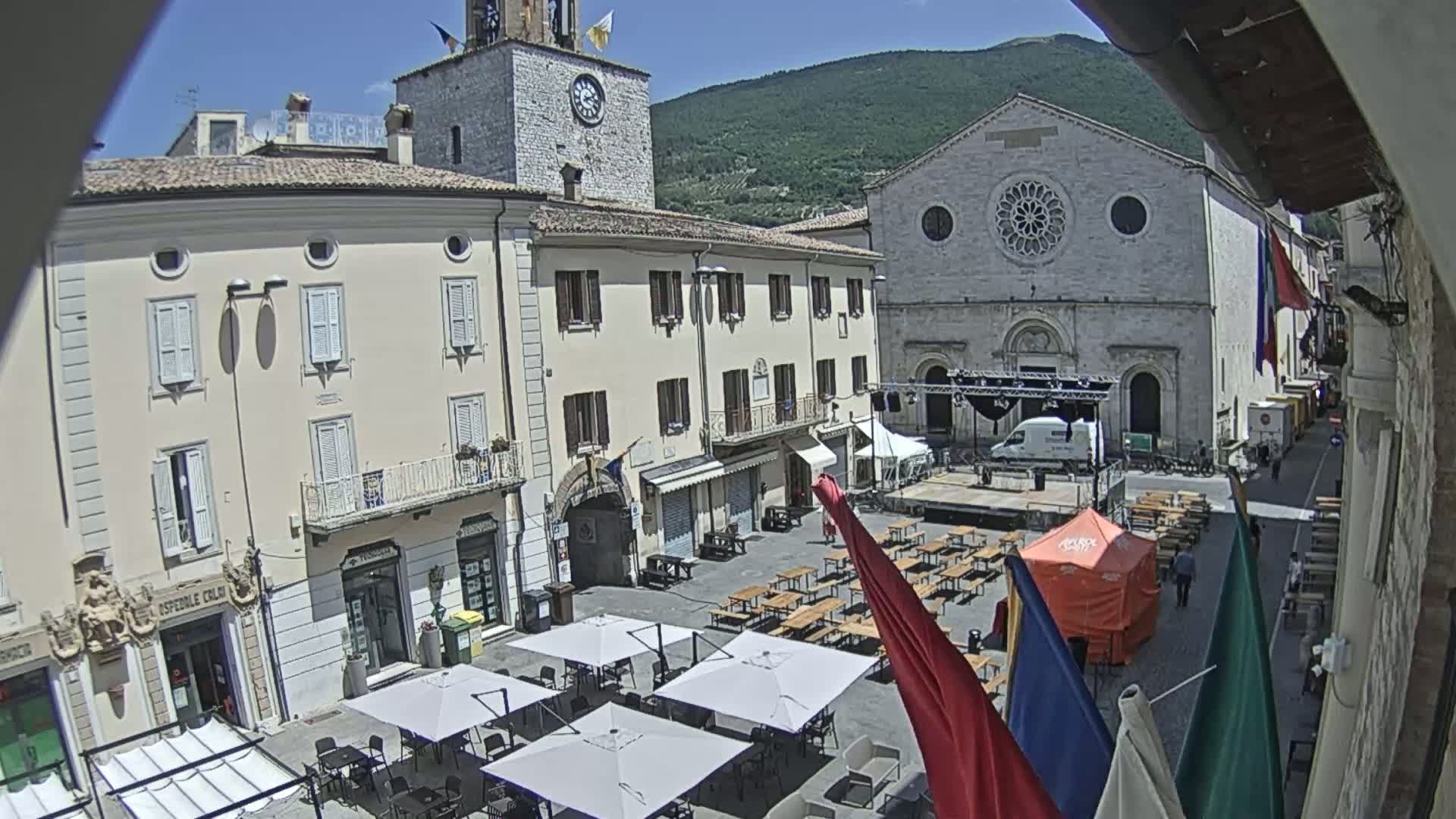 Gualdo Tadino Piazza Martiri della Libertà Square Live Cam - Perugia, Umbria, Italy