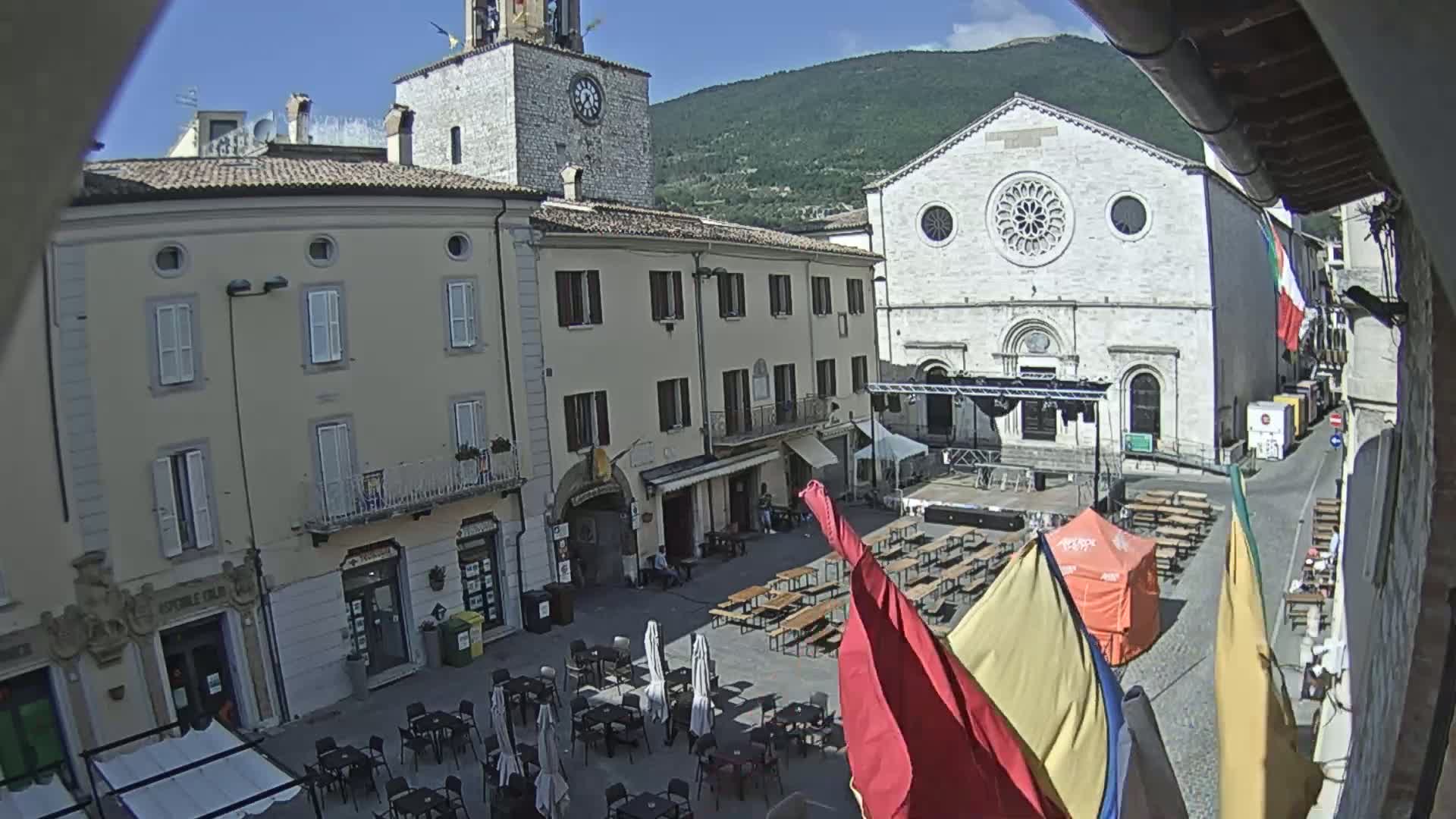 Gualdo Tadino Piazza Martiri della Libertà Square Live Cam - Perugia, Umbria, Italy