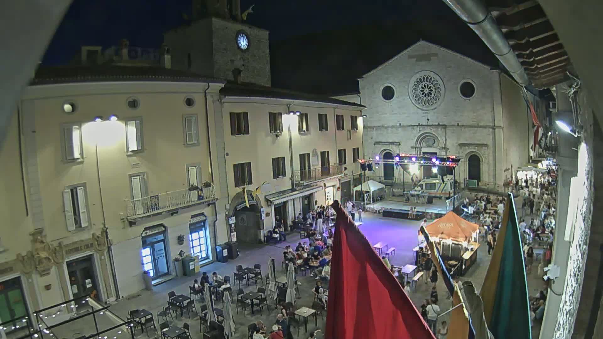 Gualdo Tadino Piazza Martiri della Libertà Square Live Cam - Perugia, Umbria, Italy