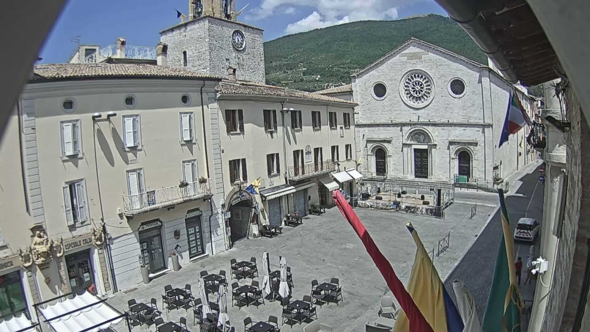 Gualdo Tadino Piazza Martiri della Libertà Square Live Cam - Perugia, Umbria, Italy