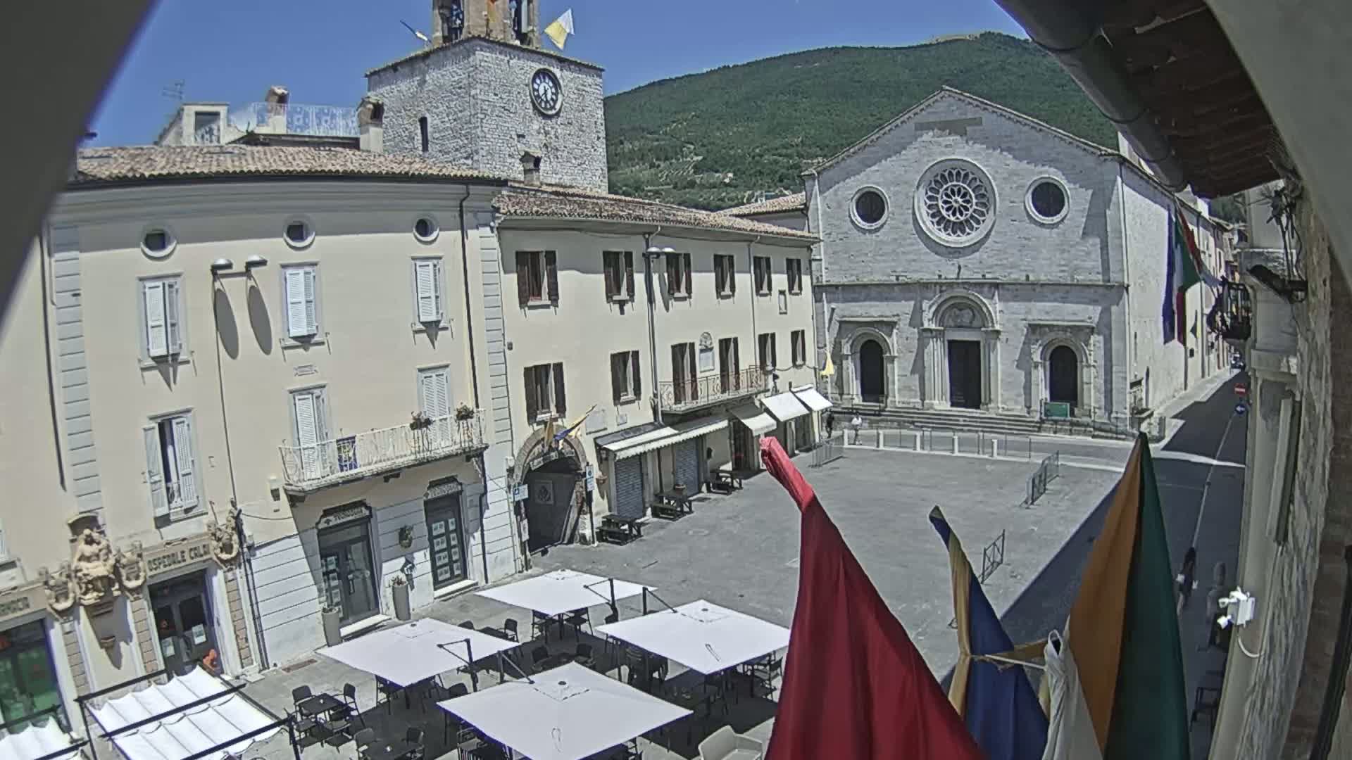 Gualdo Tadino Piazza Martiri della Libertà Square Live Cam - Perugia, Umbria, Italy