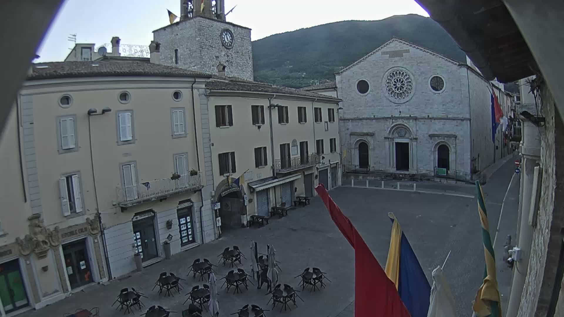Gualdo Tadino Piazza Martiri della Libertà Square Live Cam - Perugia, Umbria, Italy