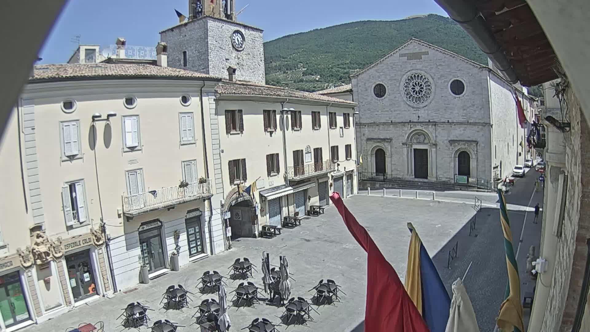 Gualdo Tadino Piazza Martiri della Libertà Square Live Cam - Perugia, Umbria, Italy