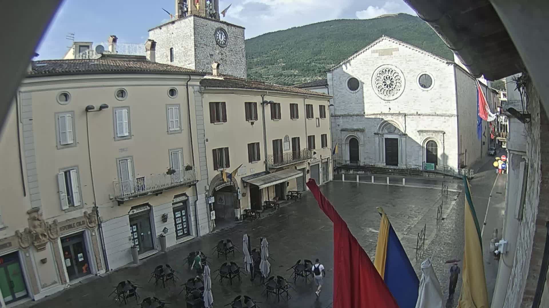 Gualdo Tadino Piazza Martiri della Libertà Square Live Cam - Perugia, Umbria, Italy