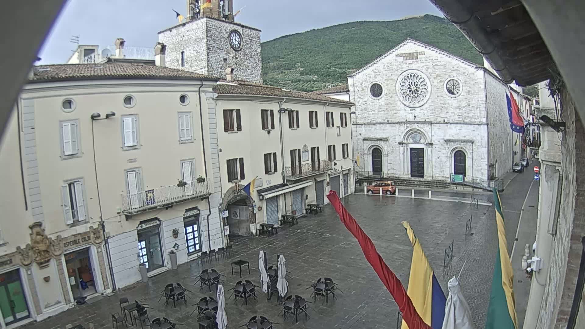 Gualdo Tadino Piazza Martiri della Libertà Square Live Cam - Perugia, Umbria, Italy