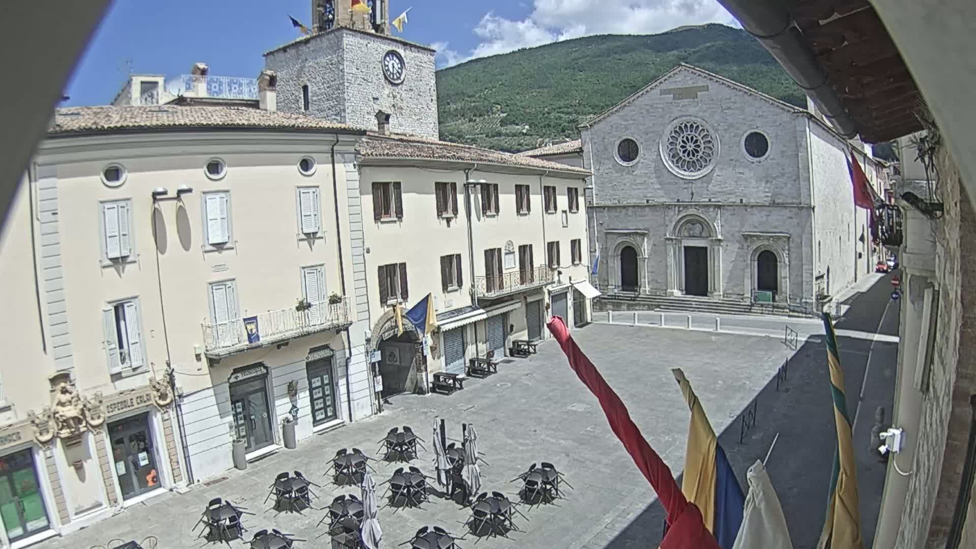 Gualdo Tadino Piazza Martiri della Libertà Square Live Cam - Perugia, Umbria, Italy