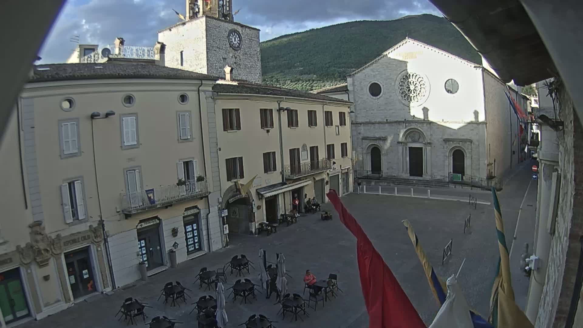 Gualdo Tadino Piazza Martiri della Libertà Square Live Cam - Perugia, Umbria, Italy