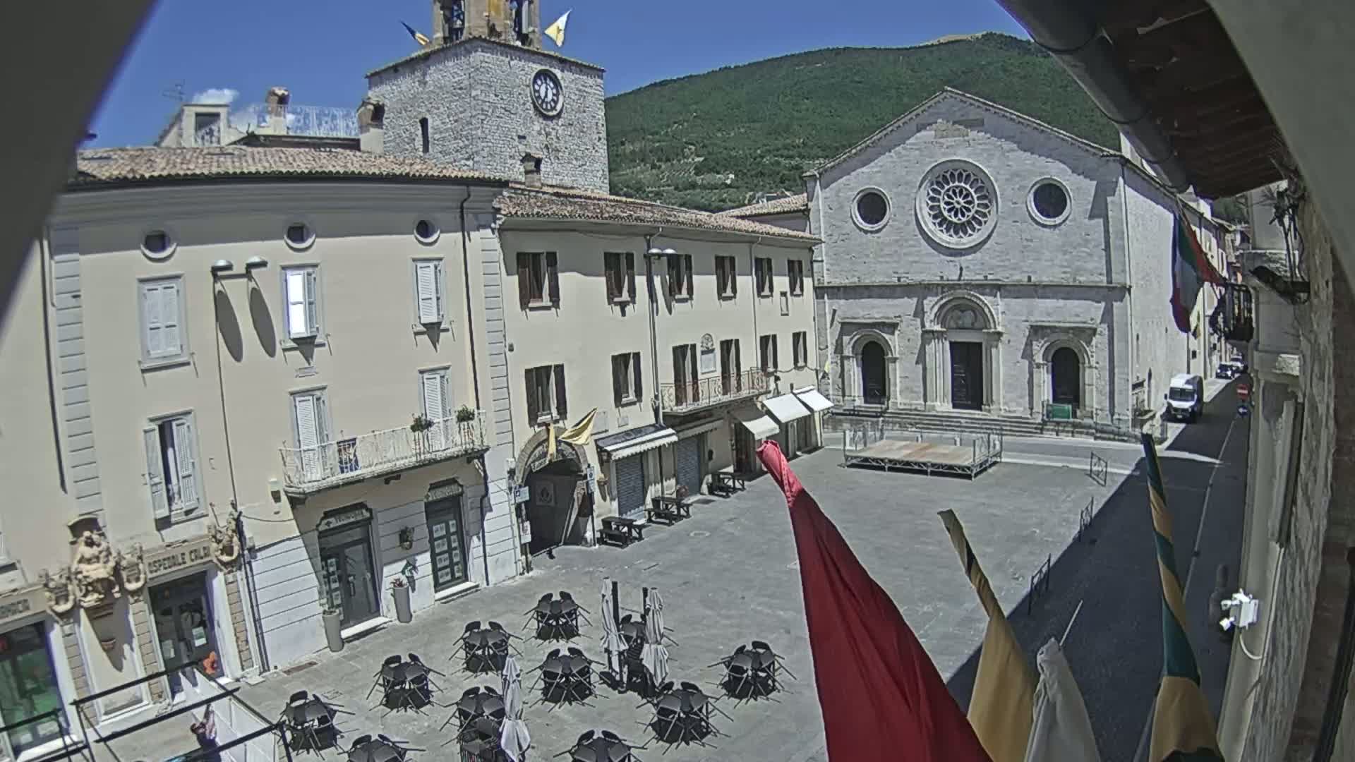 Gualdo Tadino Piazza Martiri della Libertà Square Live Cam - Perugia, Umbria, Italy