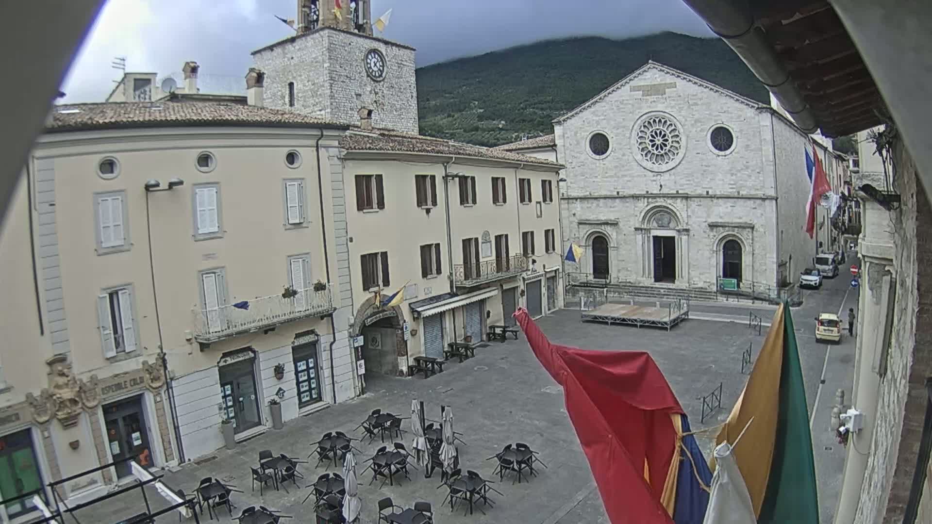 Gualdo Tadino Piazza Martiri della Libertà Square Live Cam - Perugia, Umbria, Italy