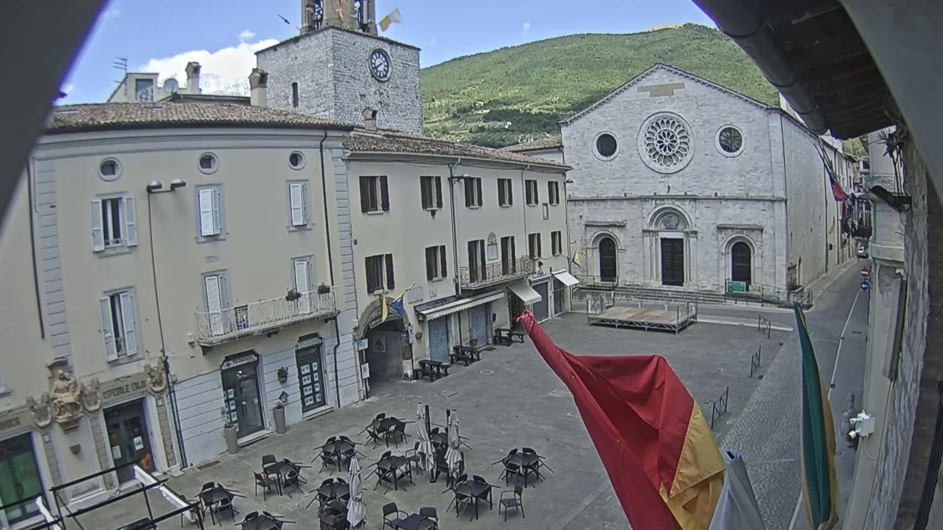 Gualdo Tadino Piazza Martiri della Libertà Square Live Cam - Perugia, Umbria, Italy