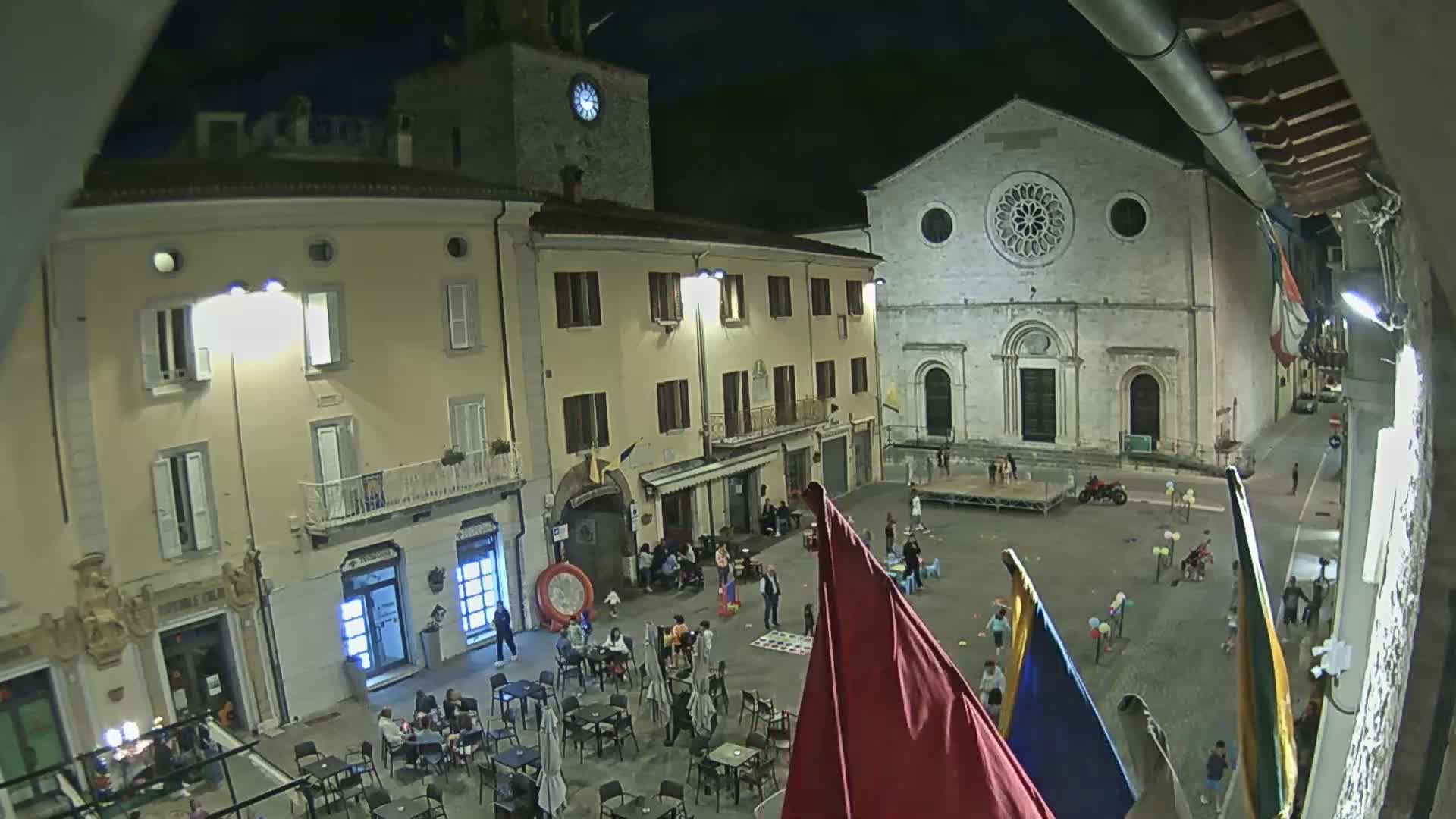 Gualdo Tadino Piazza Martiri della Libertà Square Live Cam - Perugia, Umbria, Italy