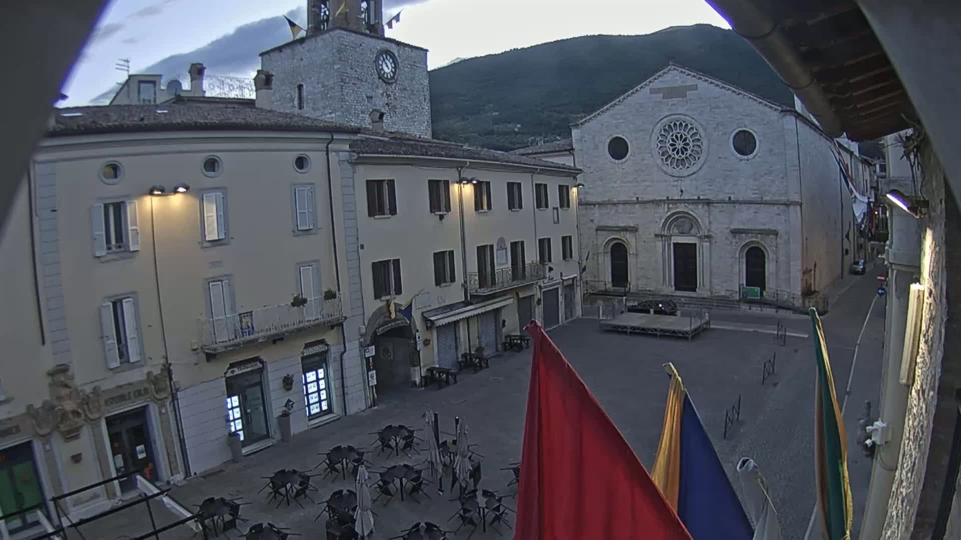Gualdo Tadino Piazza Martiri della Libertà Square Live Cam - Perugia, Umbria, Italy