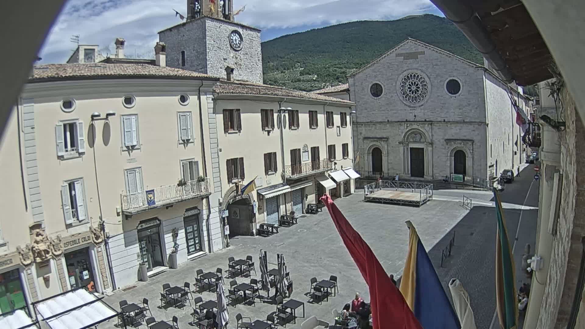 Gualdo Tadino Piazza Martiri della Libertà Square Live Cam - Perugia, Umbria, Italy