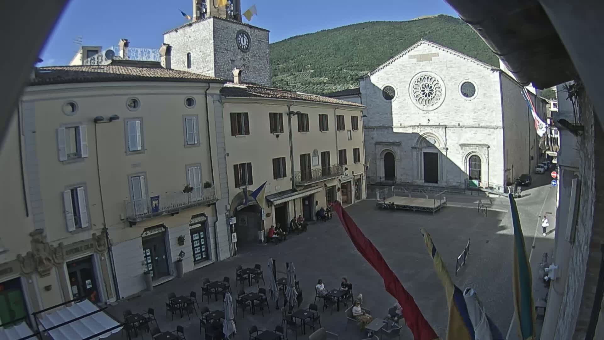 Gualdo Tadino Piazza Martiri della Libertà Square Live Cam - Perugia, Umbria, Italy